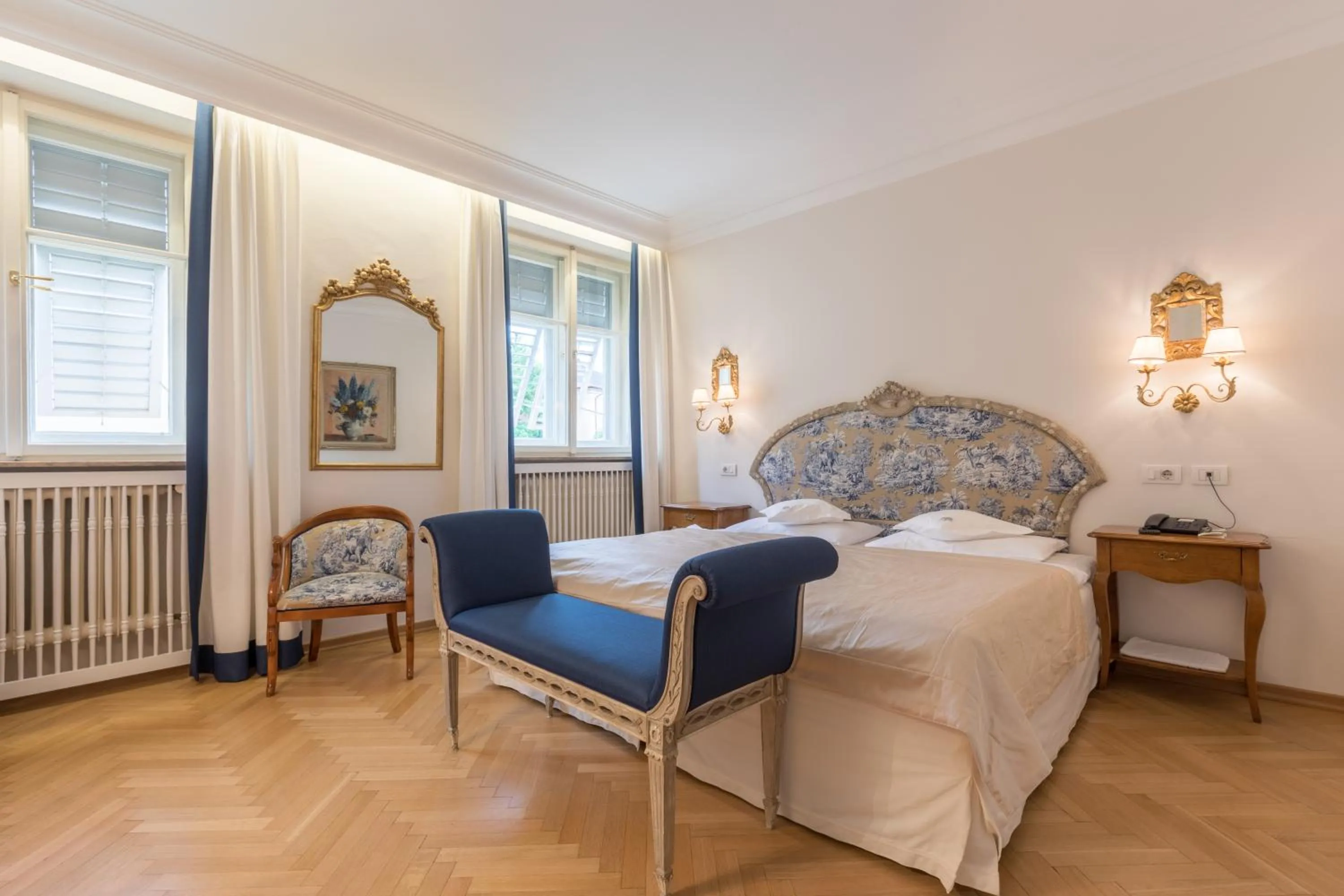 Bedroom, Bed in Hotel Elephant