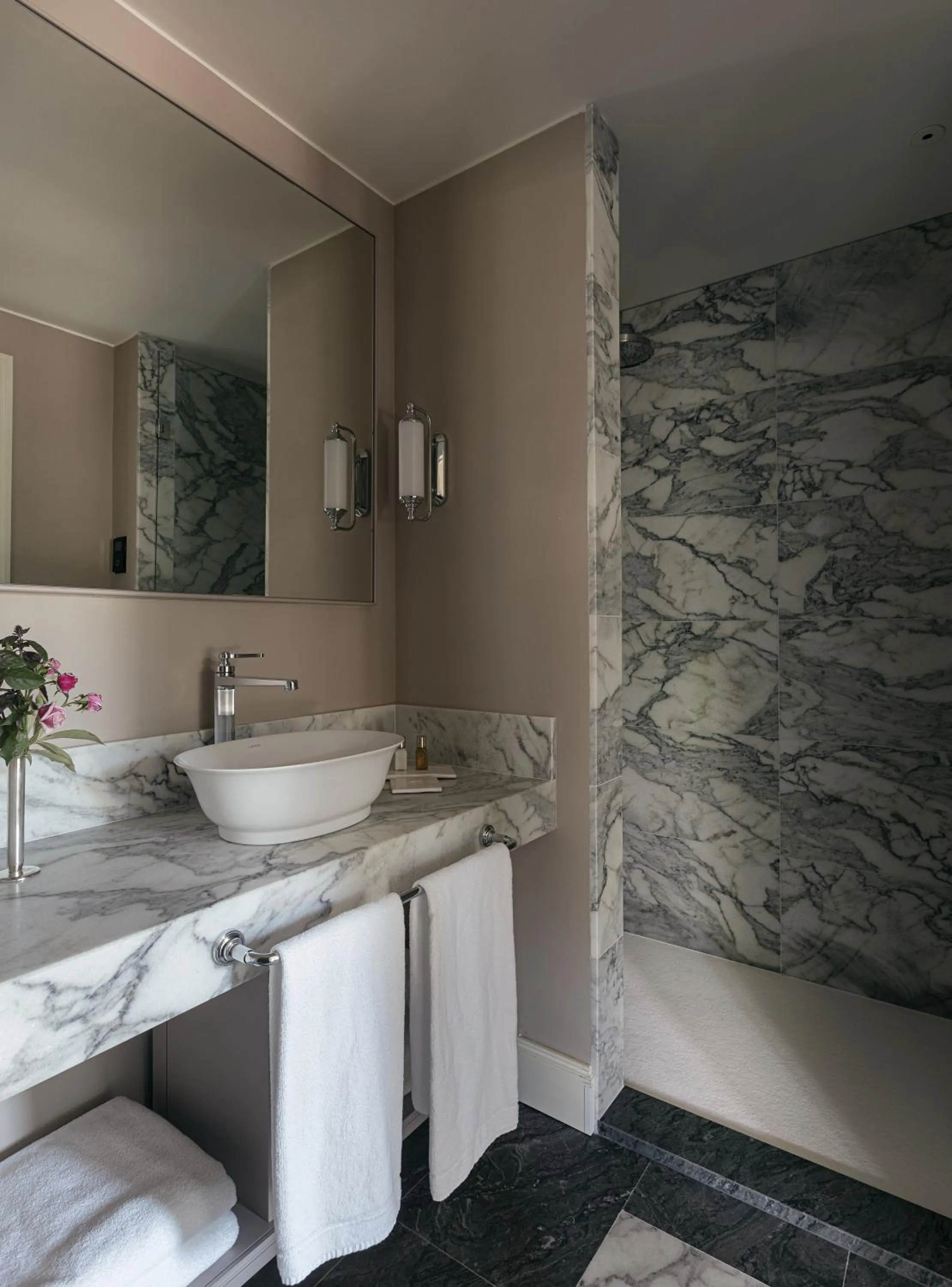 Bathroom in Hotel Elephant