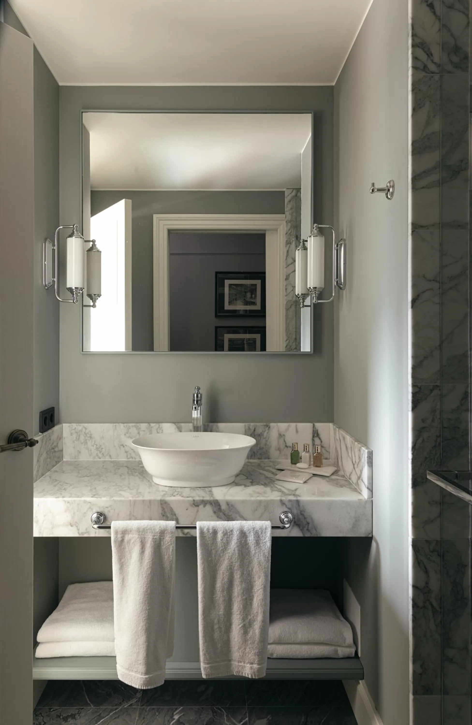 Toilet in Hotel Elephant