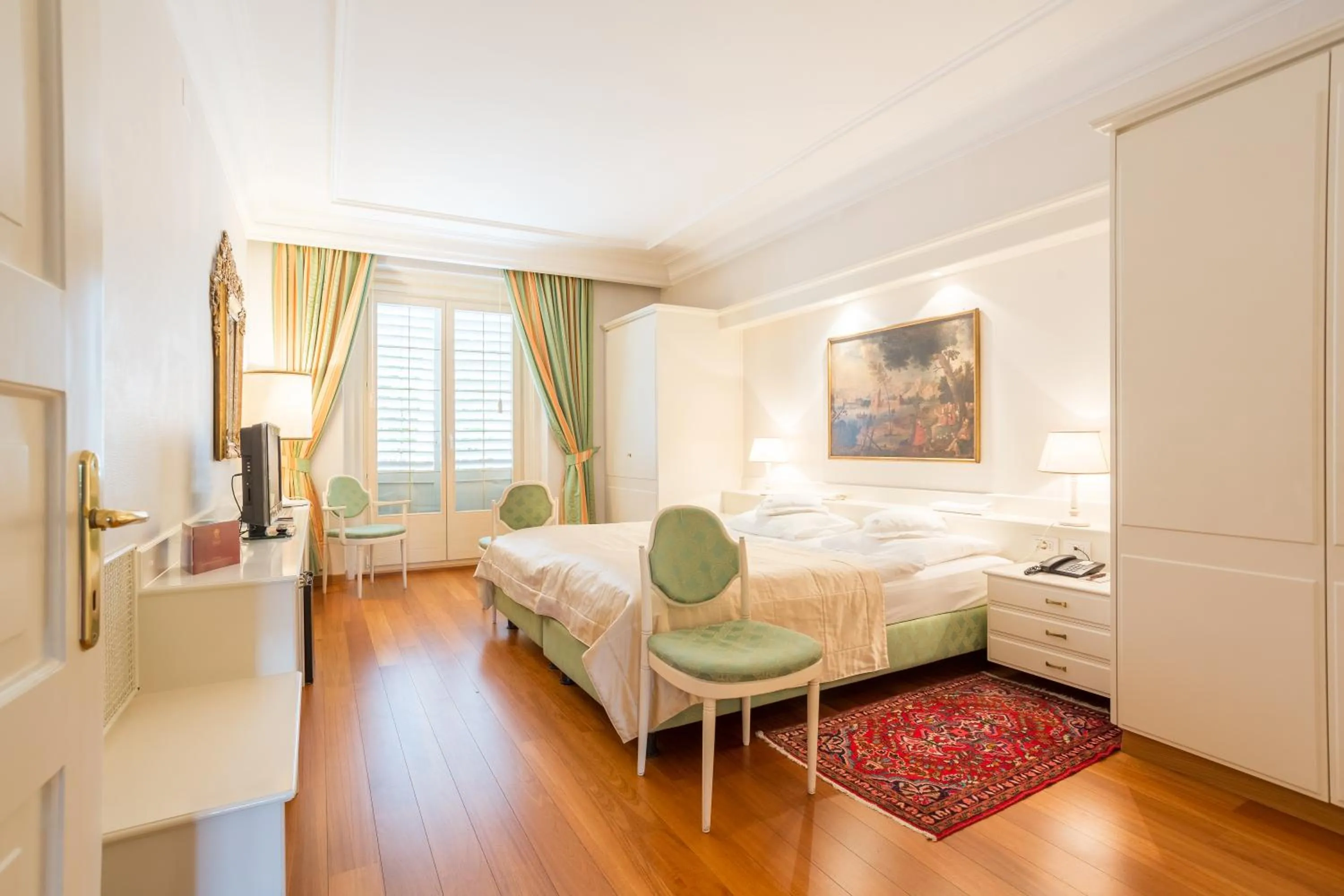 Bedroom, Bed in Hotel Elephant