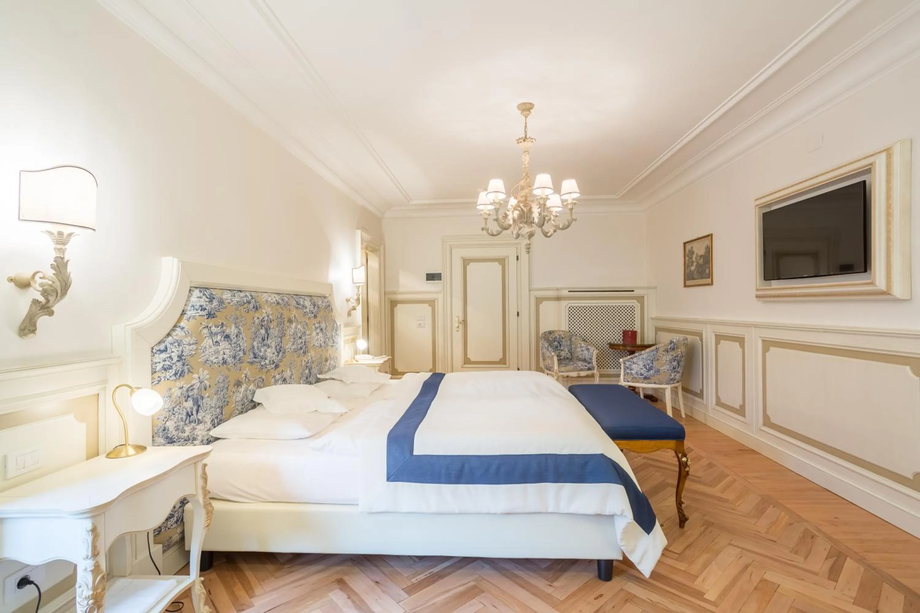 Other, Bed in Hotel Elephant