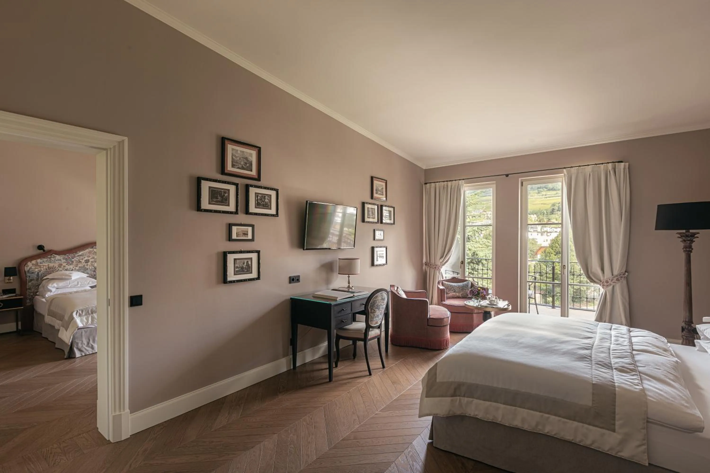 Photo of the whole room, Bed in Hotel Elephant