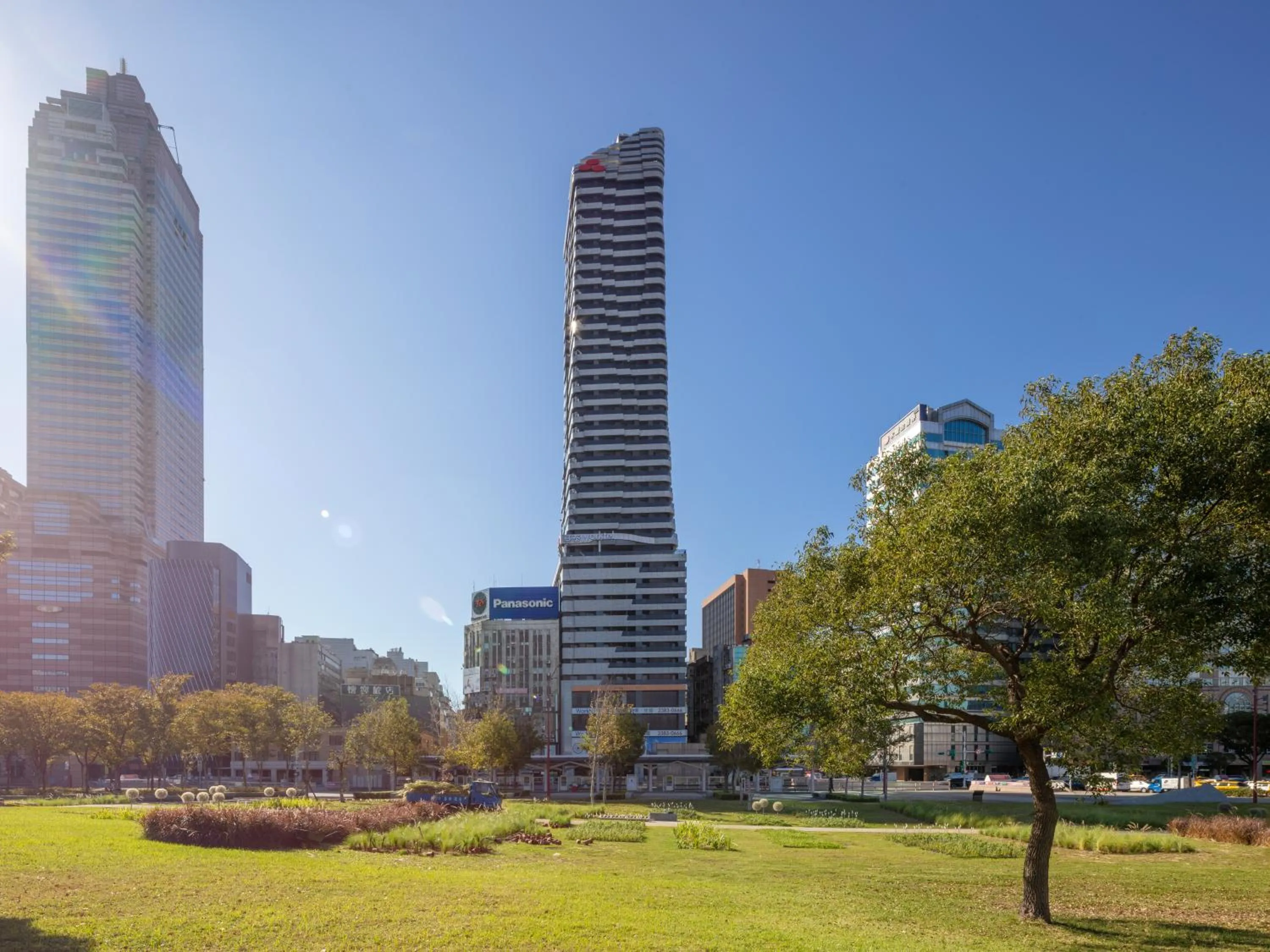 Property building in Roaders Plus Hotel - Theme