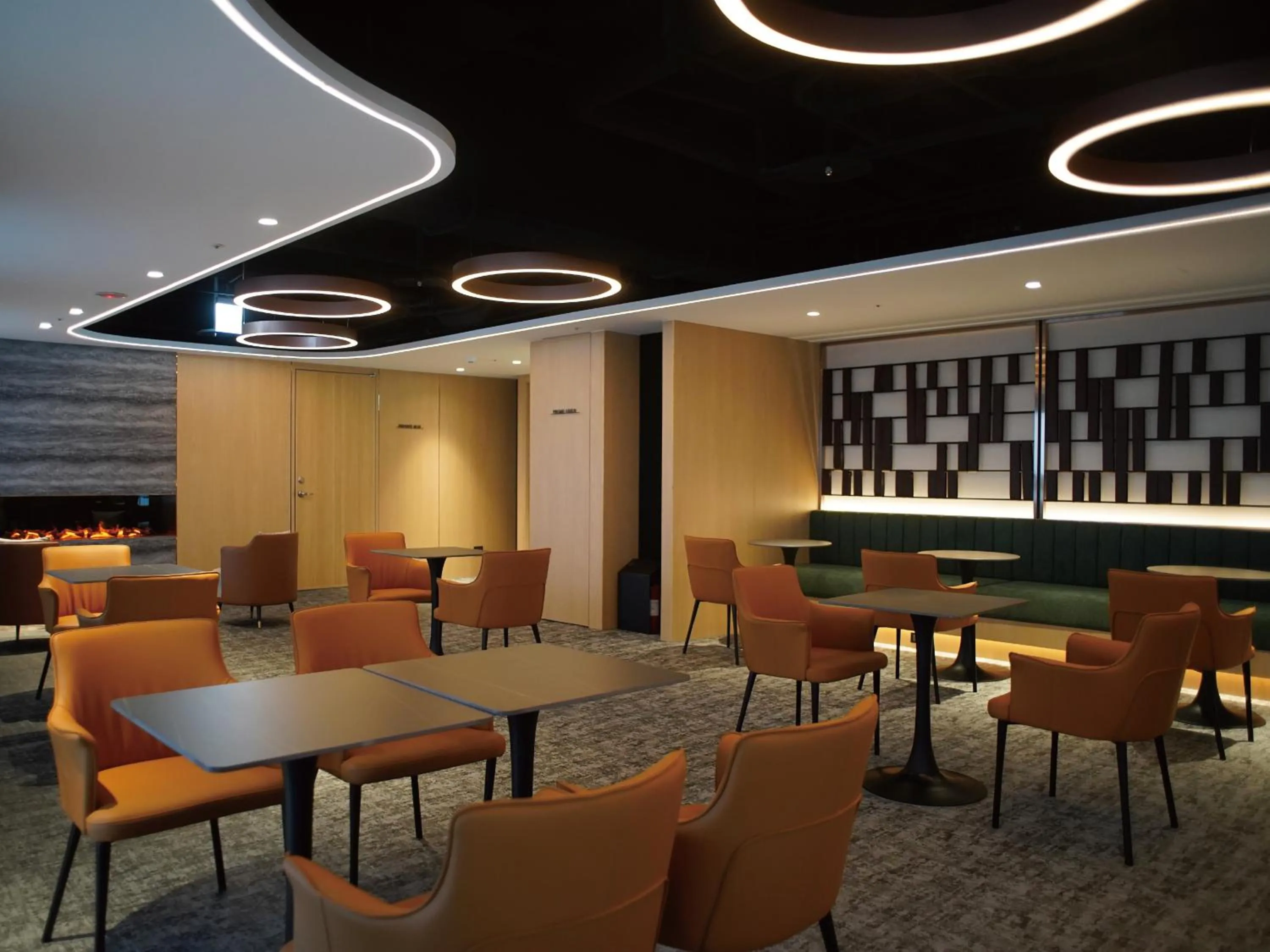 On site in Roaders Plus Hotel - Theme