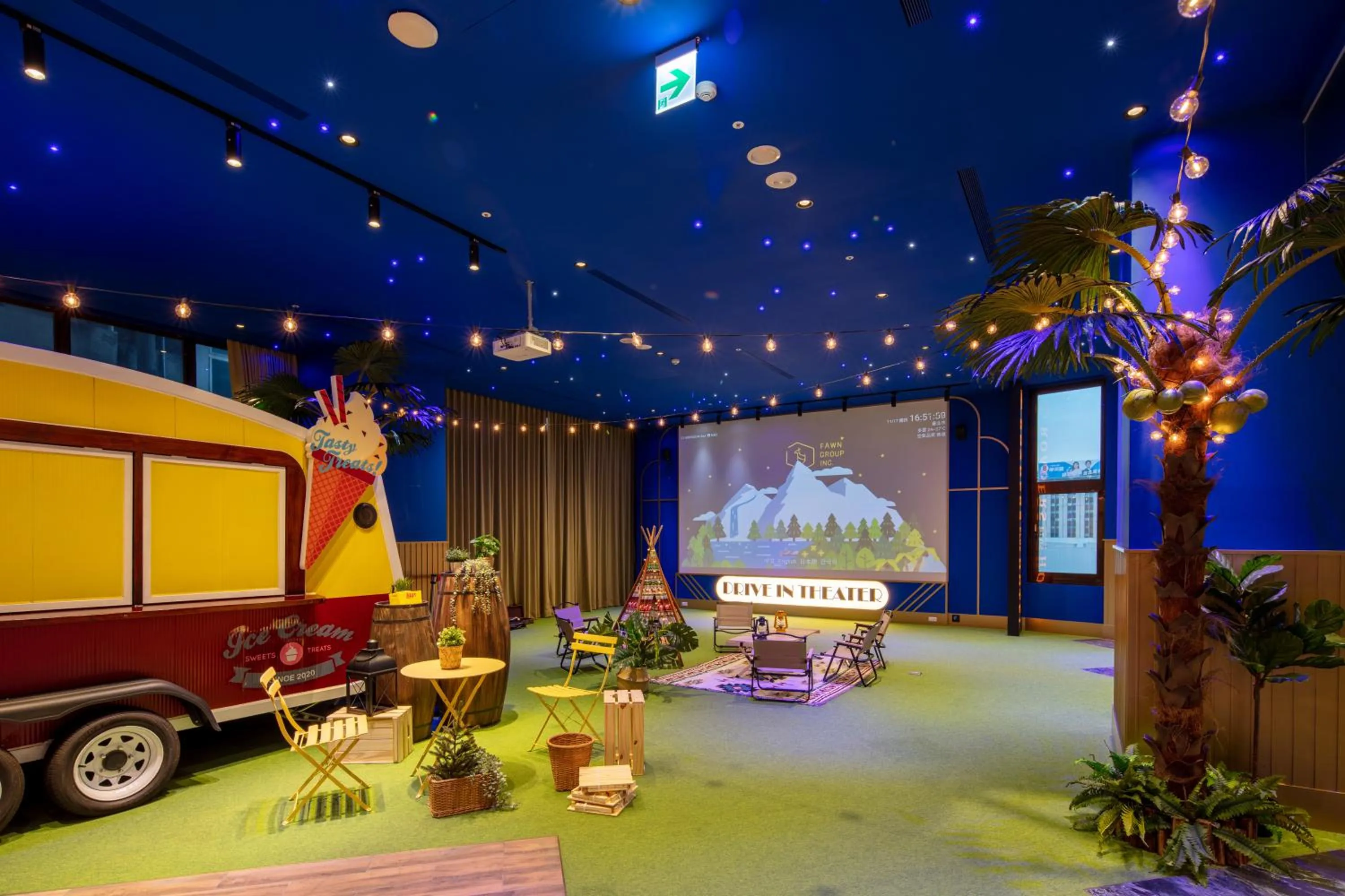 Decorative detail in Roaders Plus Hotel - Theme