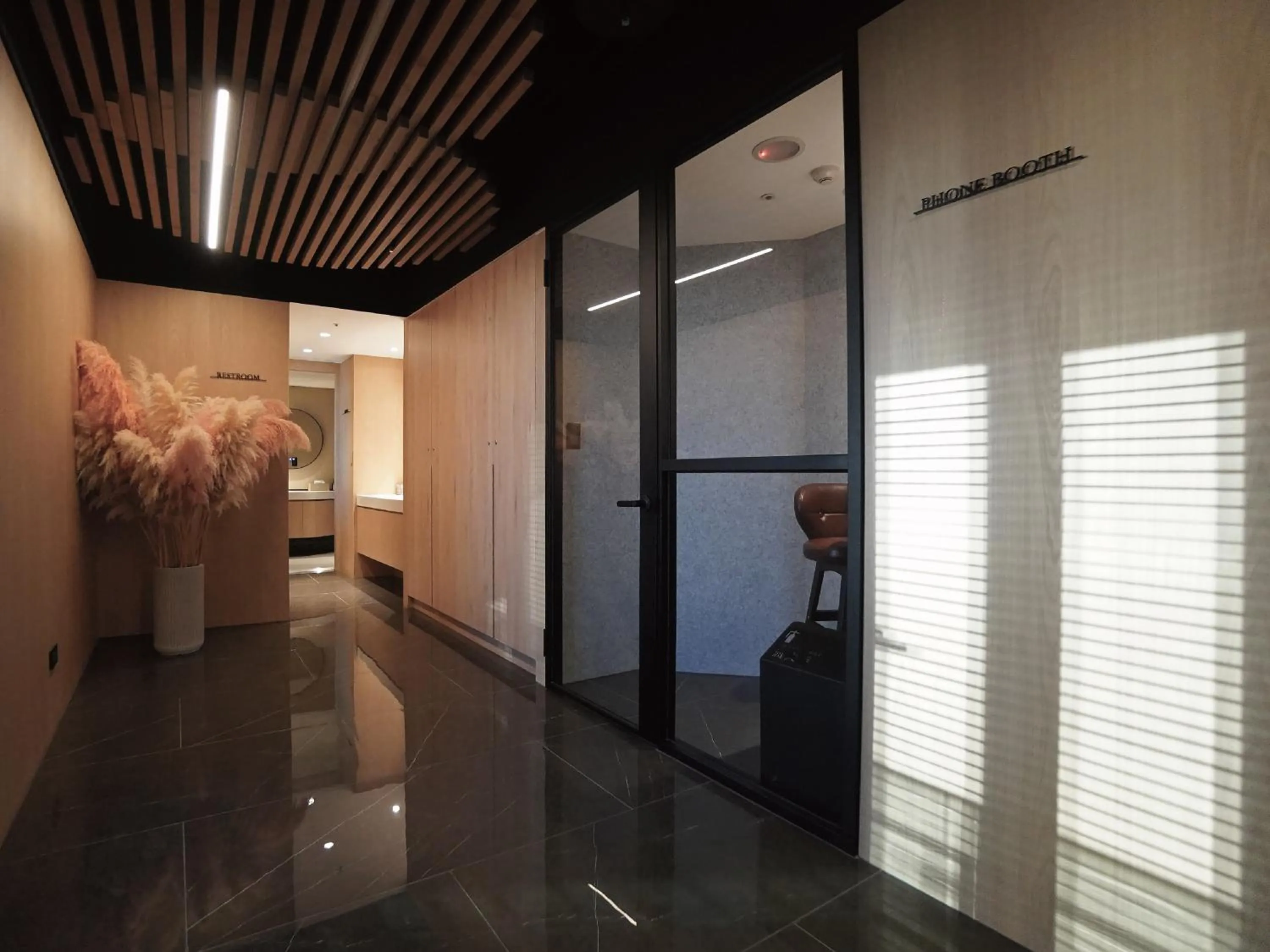 On site in Roaders Plus Hotel - Theme