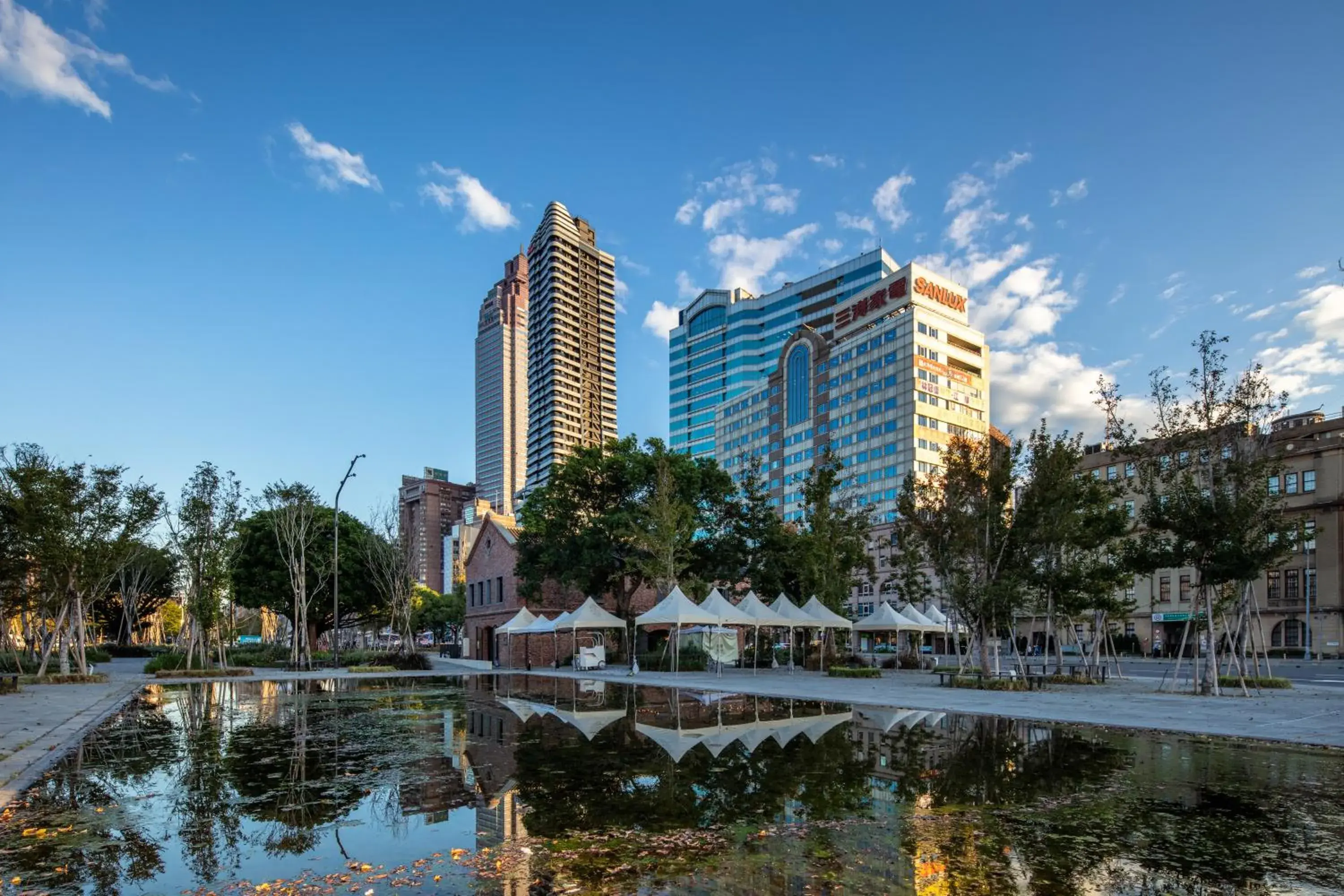 Property building in Roaders Plus Hotel - Theme Property building in Roaders Plus Hotel - Theme