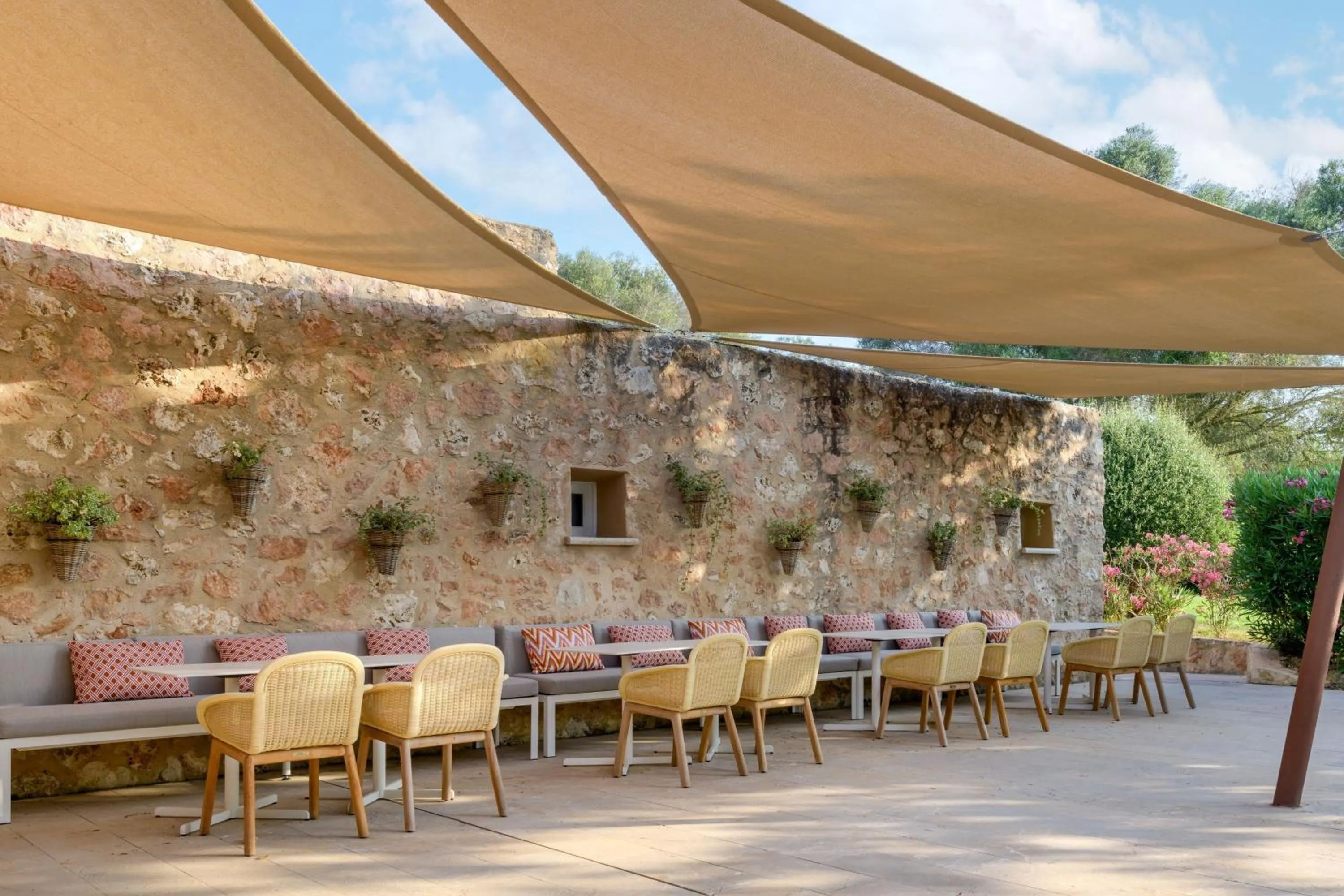 Restaurant/places to eat in Hacienda Son Antem Golf Resort, Autograph Collection