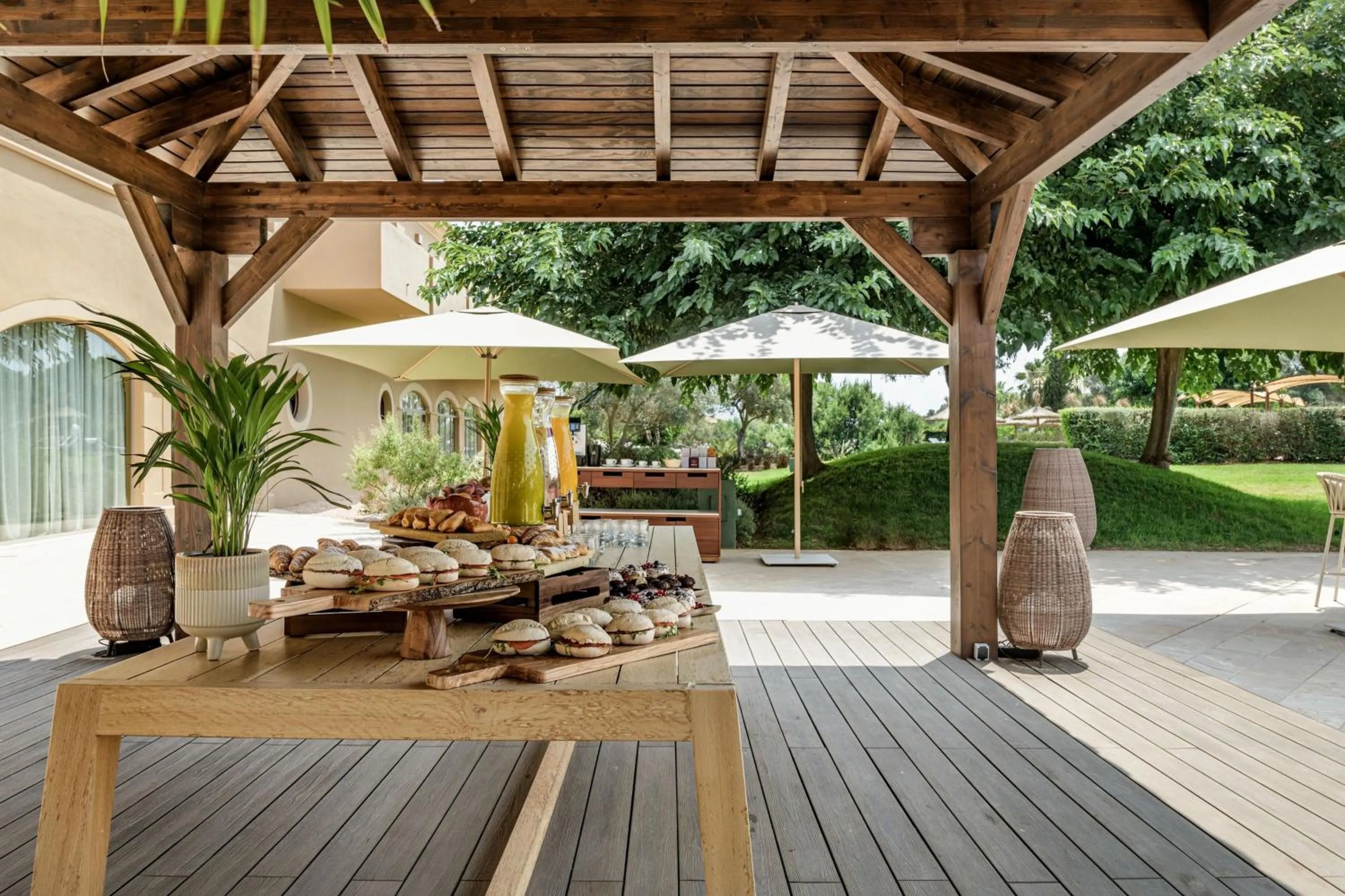 Restaurant/places to eat in Hacienda Son Antem Golf Resort, Autograph Collection