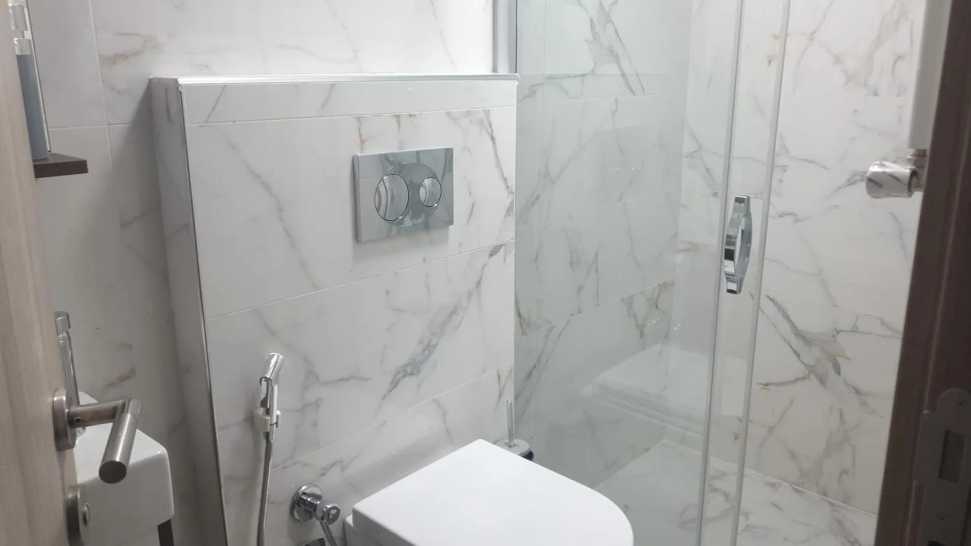 NOOR FAMILY APARTMENTS