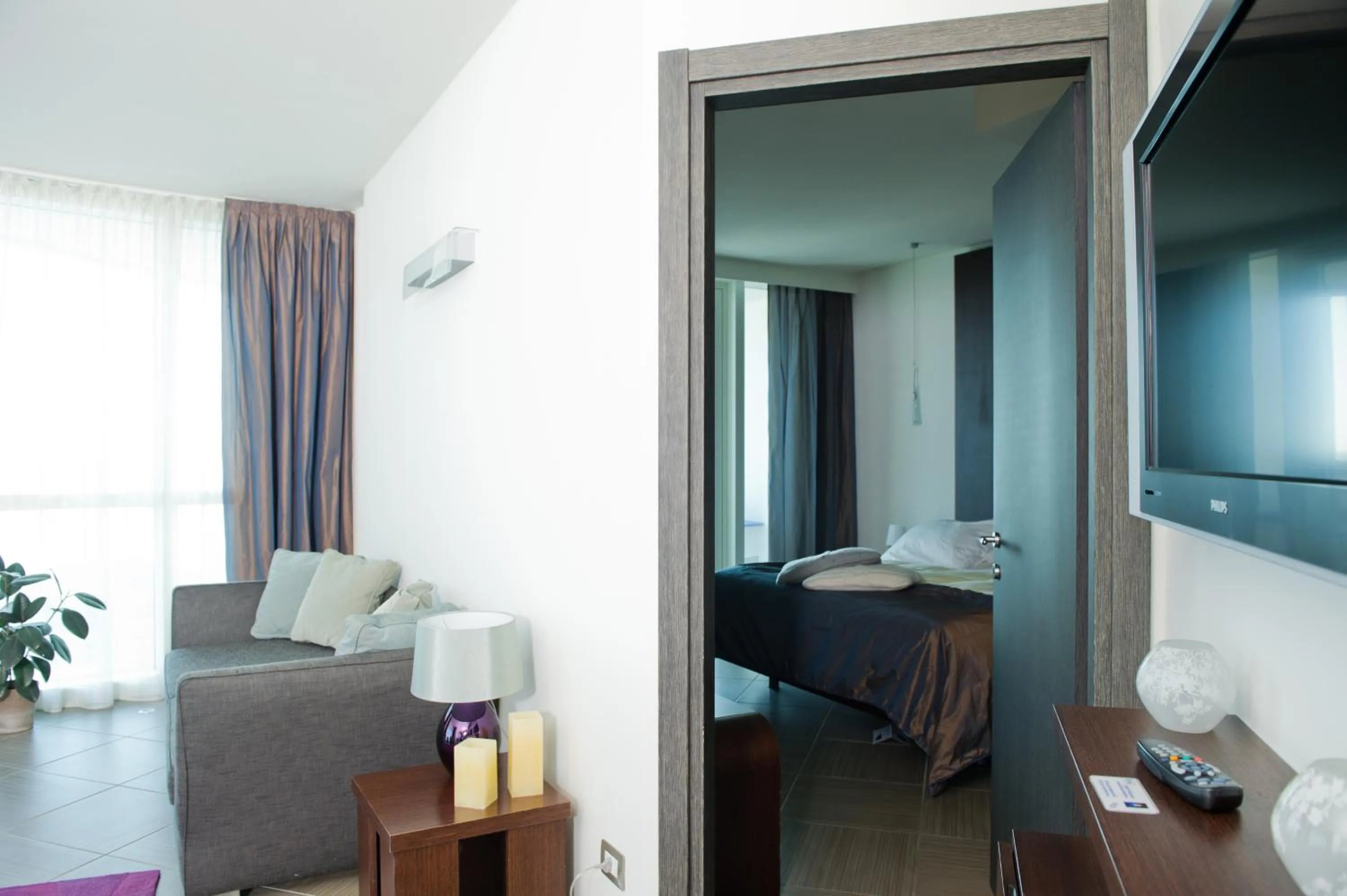 Living room, Bed in Blu Suite Resort