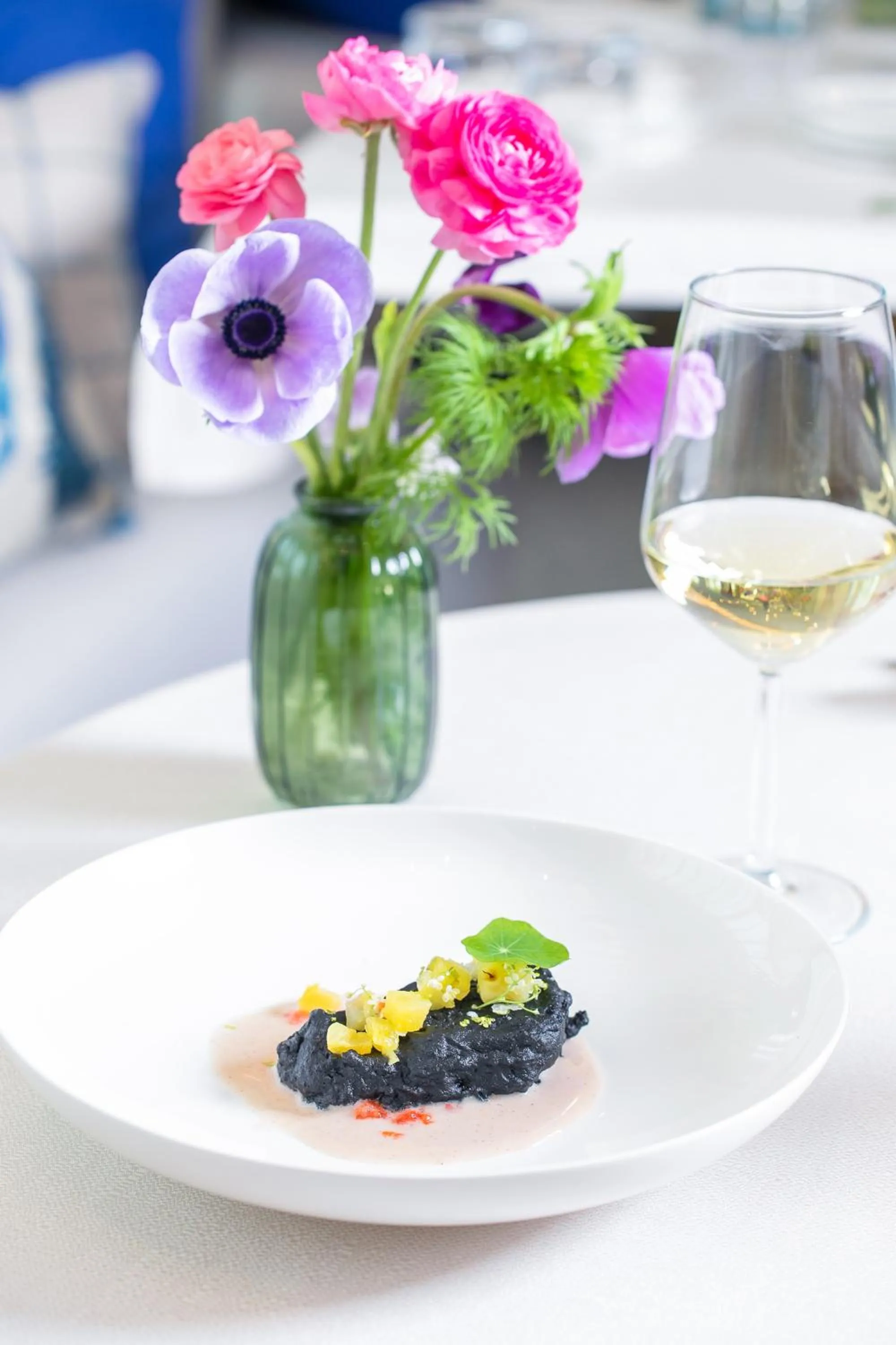 Restaurant/places to eat in Blu Suite Resort