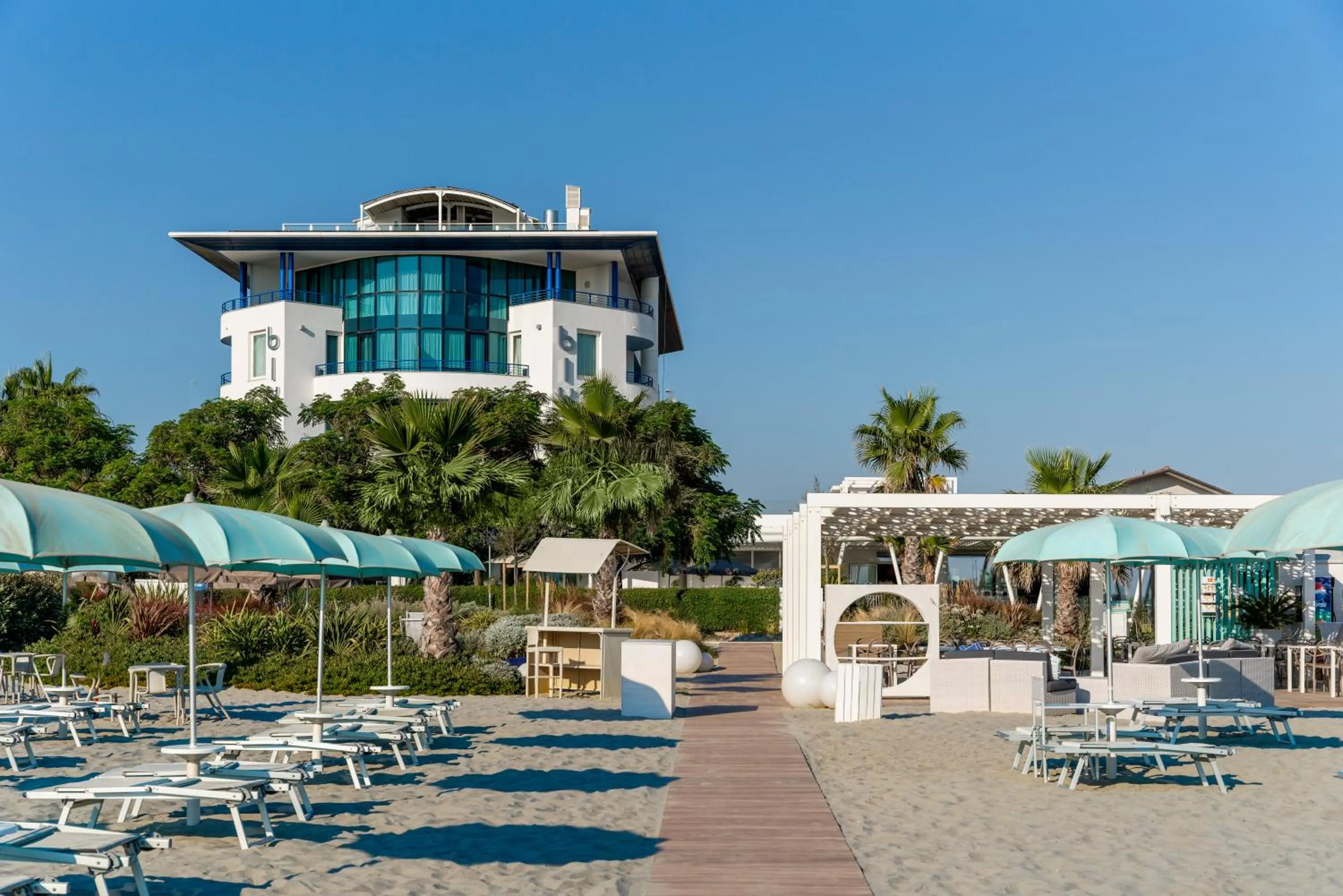 Beach in Blu Suite Resort