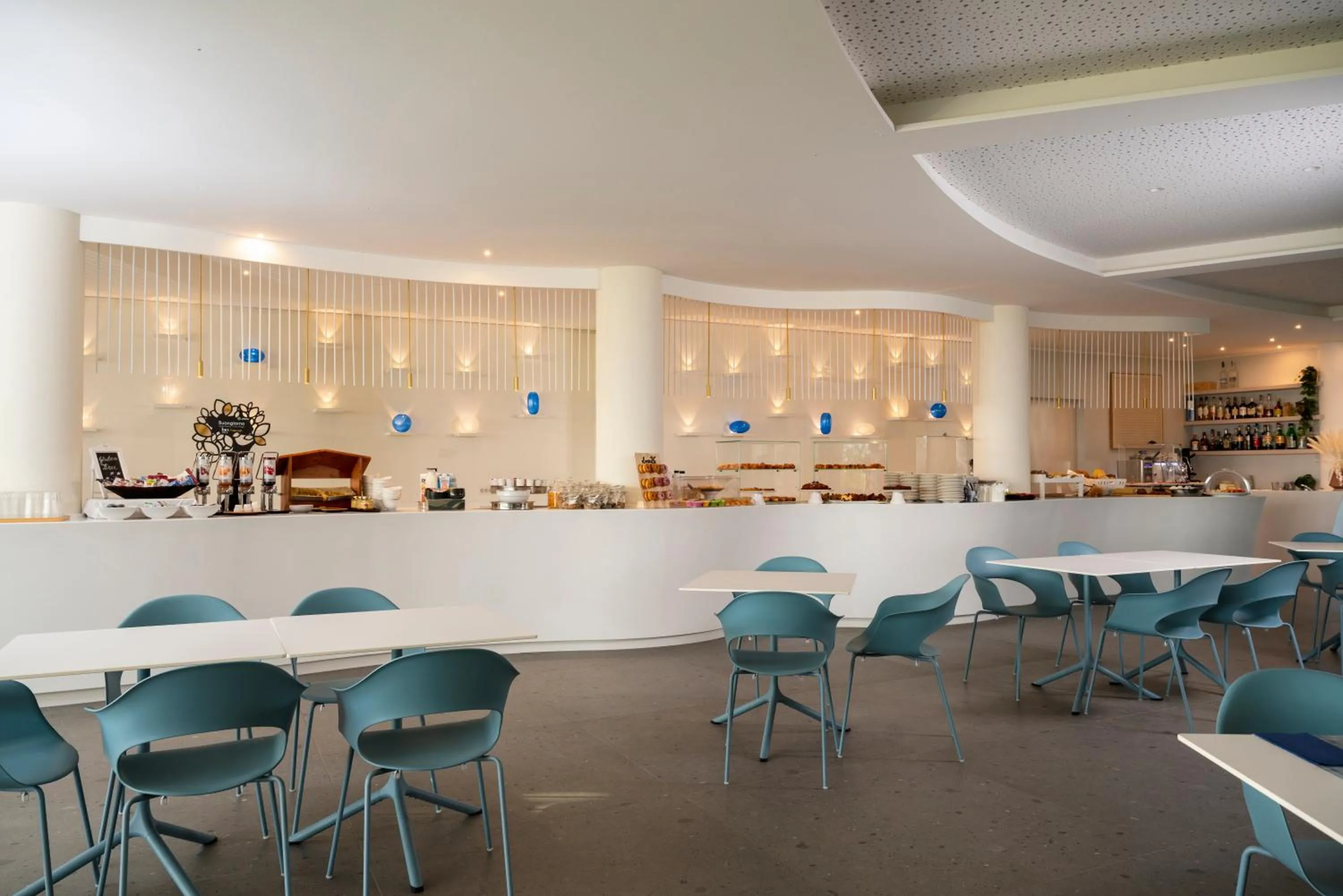 Restaurant/places to eat in Blu Suite Resort