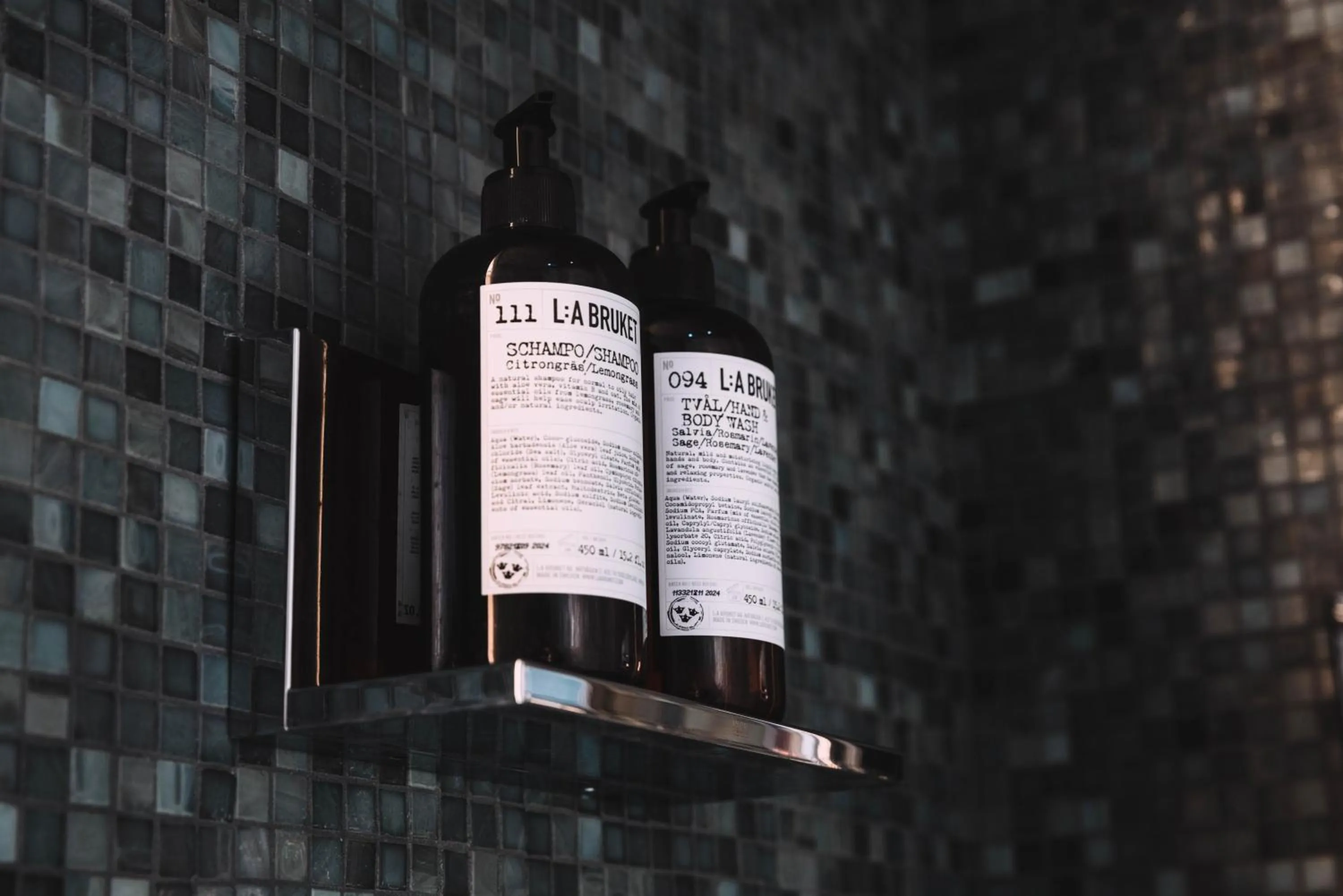 Shower in Hôtel Hemen