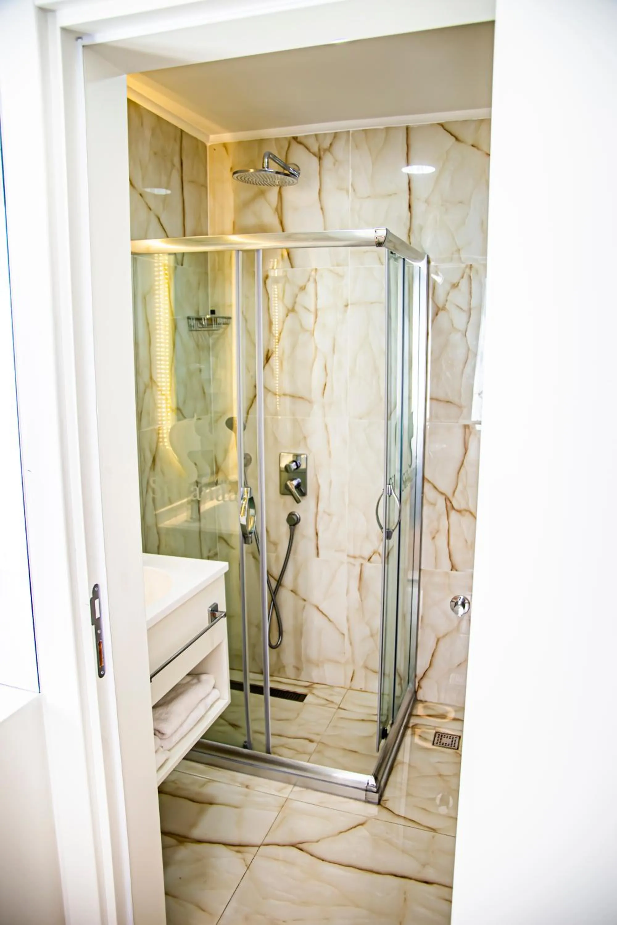 Bathroom in Silvana Hotel