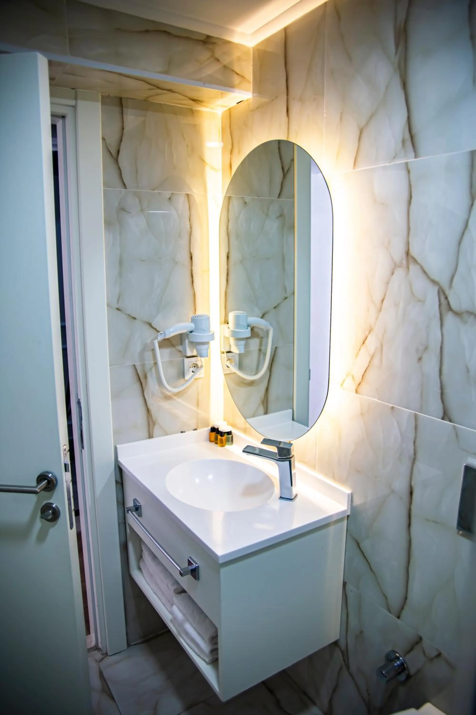 Bathroom in Silvana Hotel