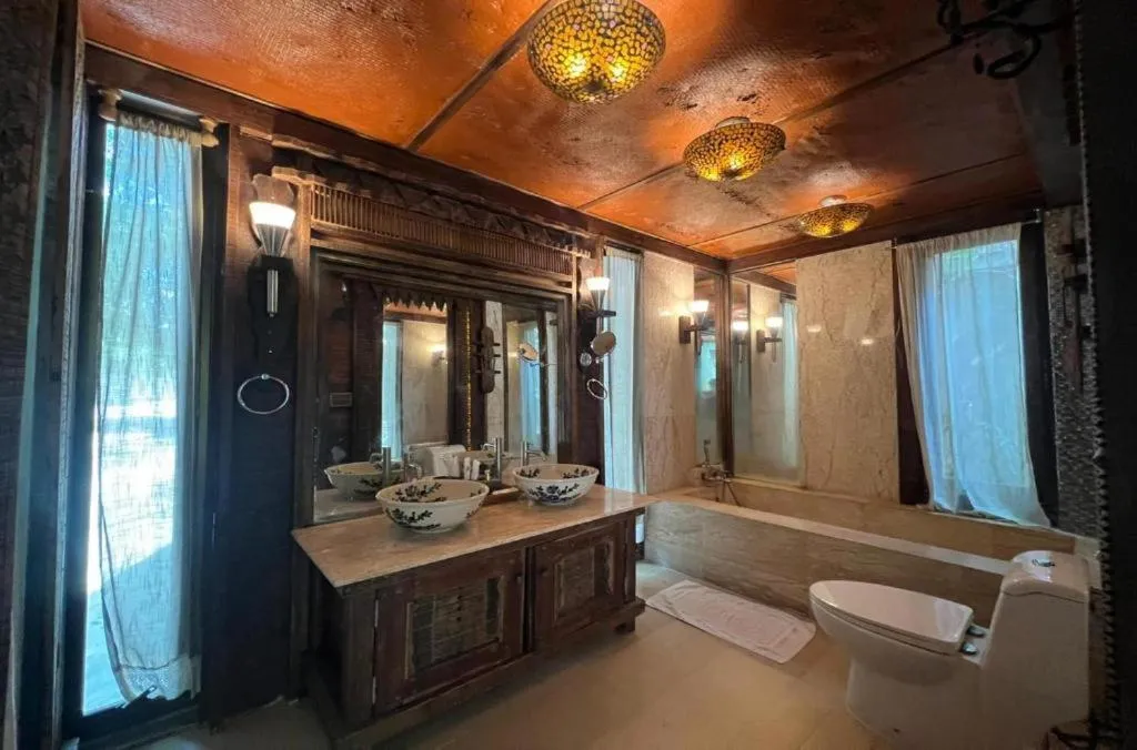 Toilet, Bed in K2 Xanadu Pool Villa