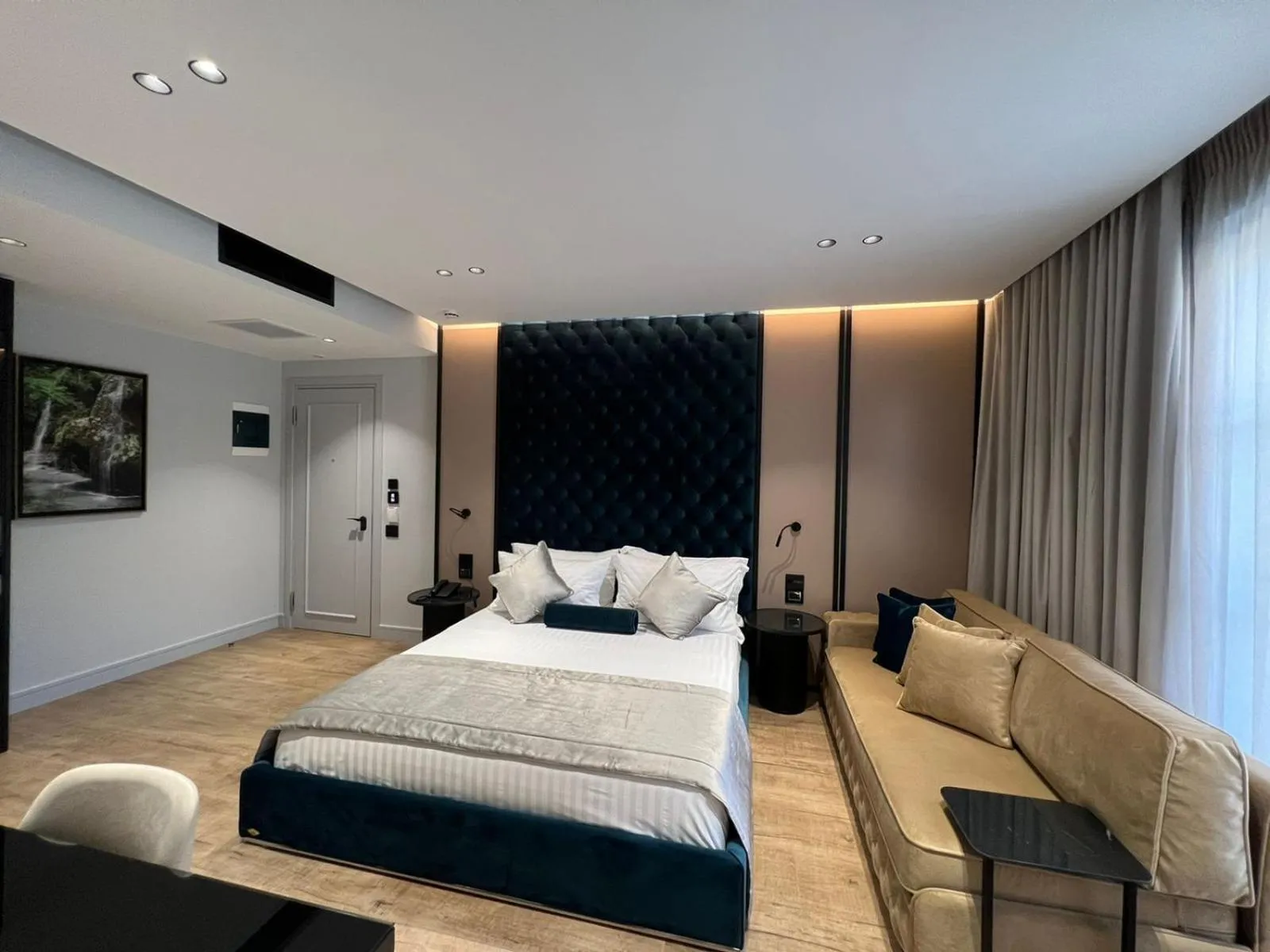 Bedroom, Bed in Rozafa Palace Hotel