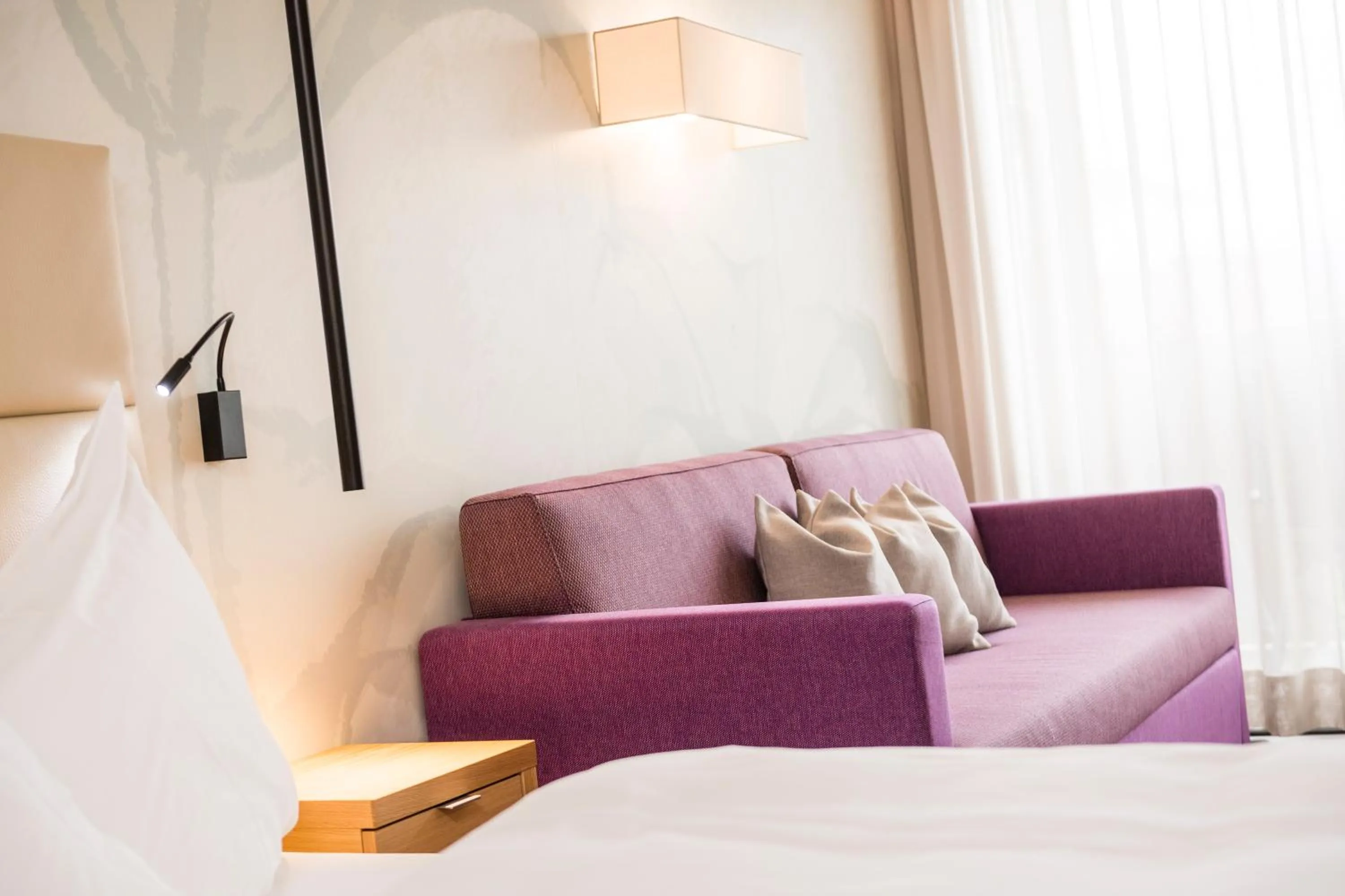 Seating area, Bed in Baumgartner's Blumenhotel