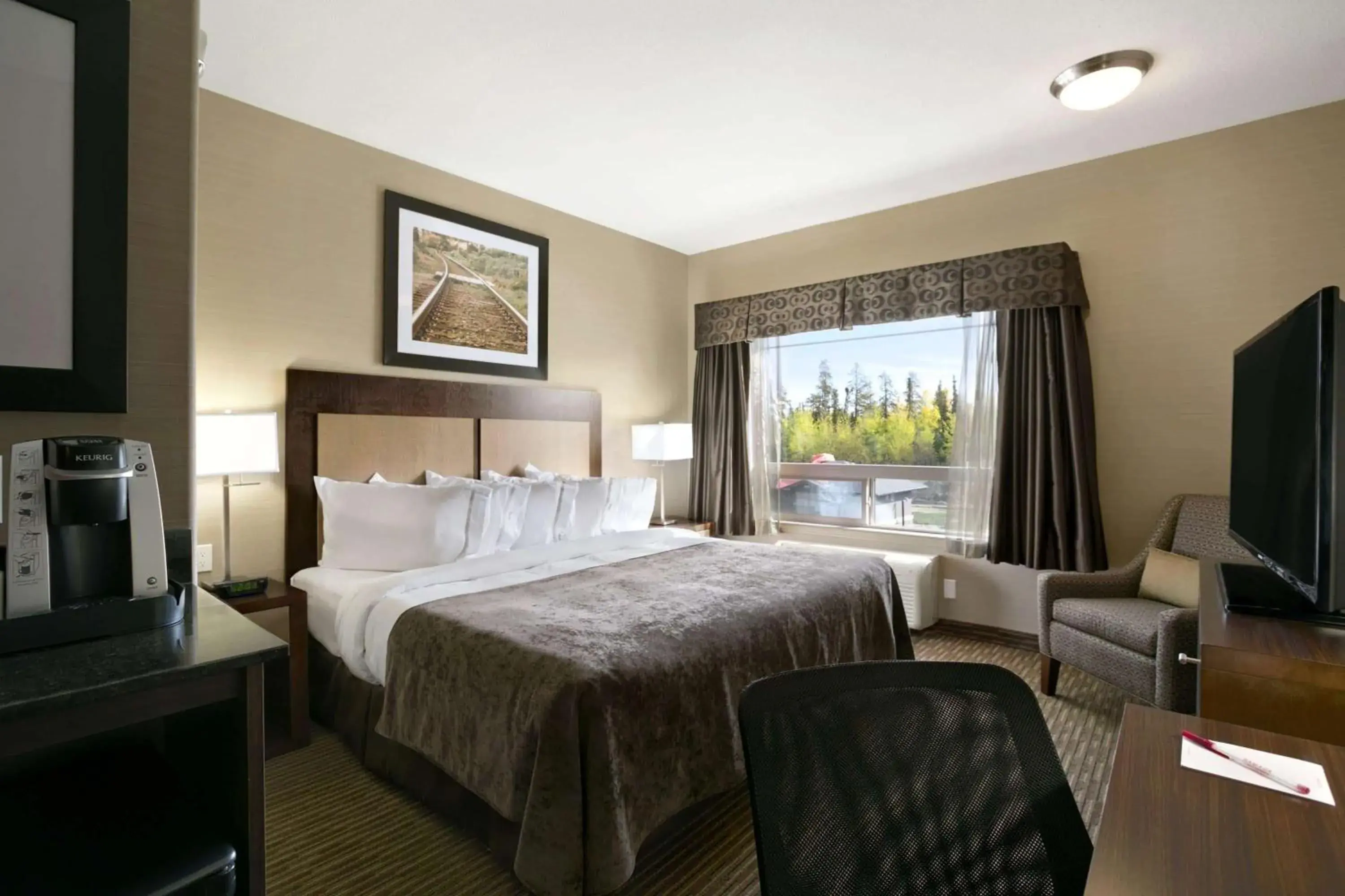 Photo of the whole room, Bed in Ramada by Wyndham Conklin Photo of the whole room, Bed in Ramada by Wyndham Conklin