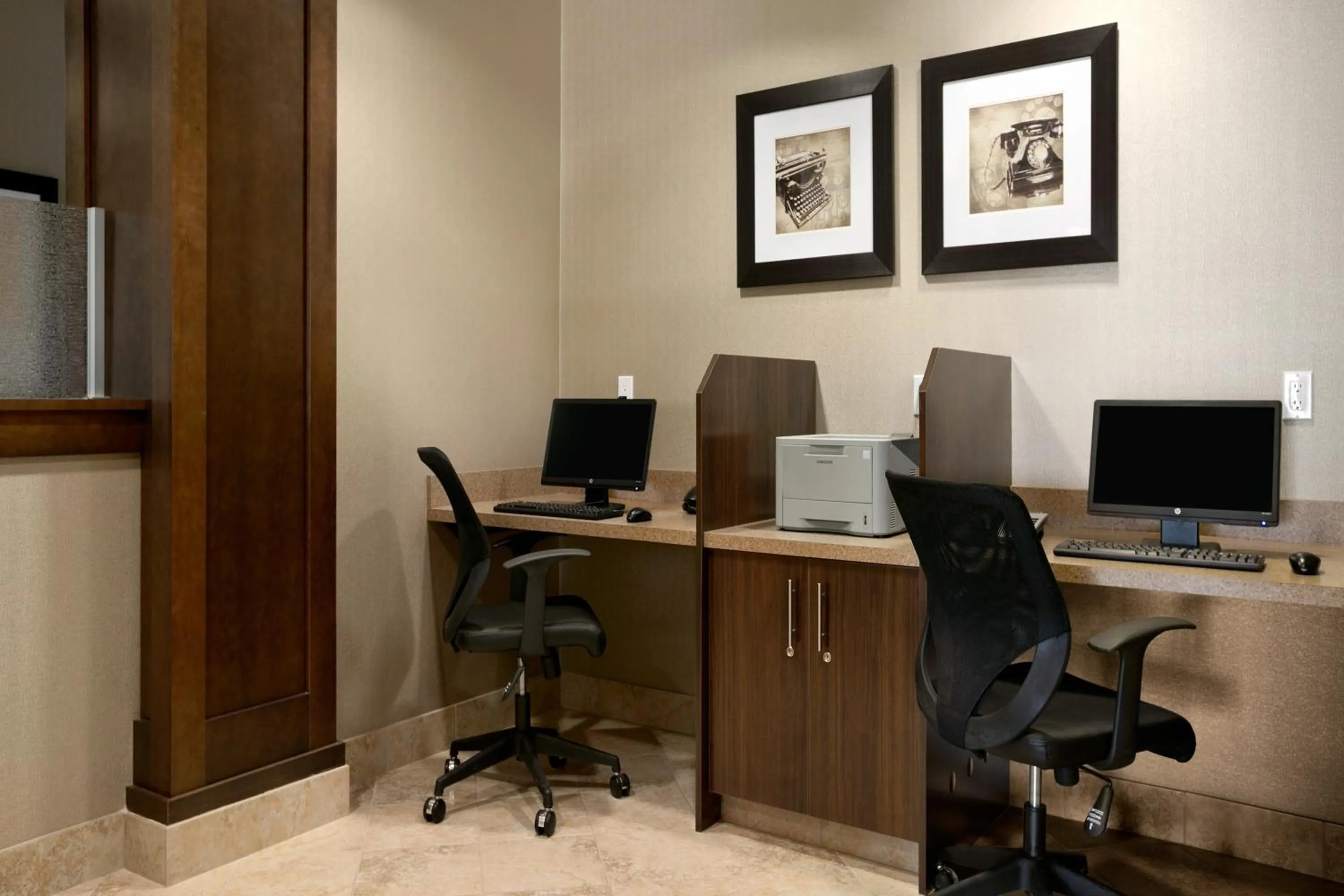 Area and facilities in Ramada by Wyndham Conklin