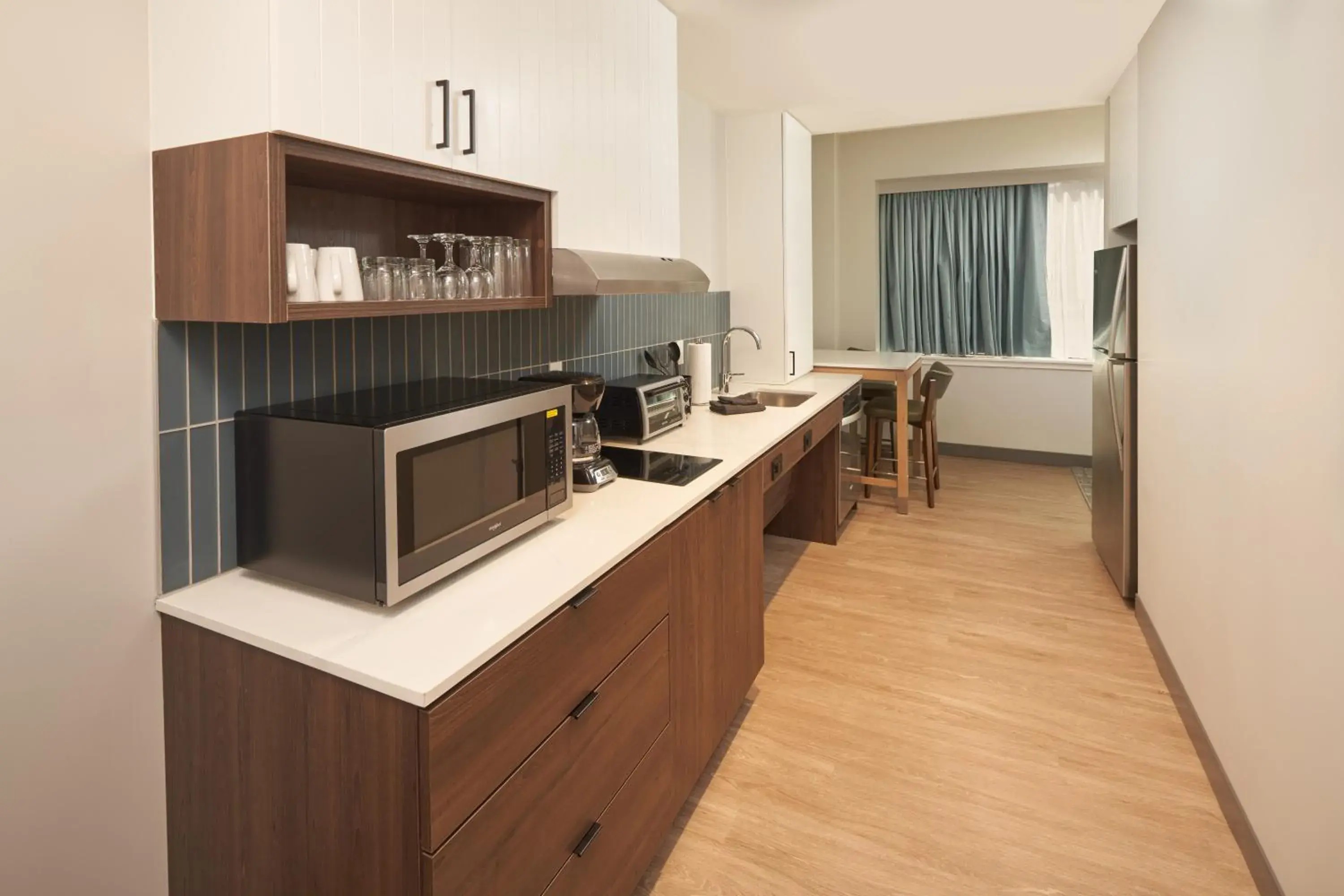 King Studio with Mobility Accessible Tub in Staybridge Suites Wilmington Downtown by IHG King Studio with Mobility Accessible Tub in Staybridge Suites Wilmington Downtown by IHG