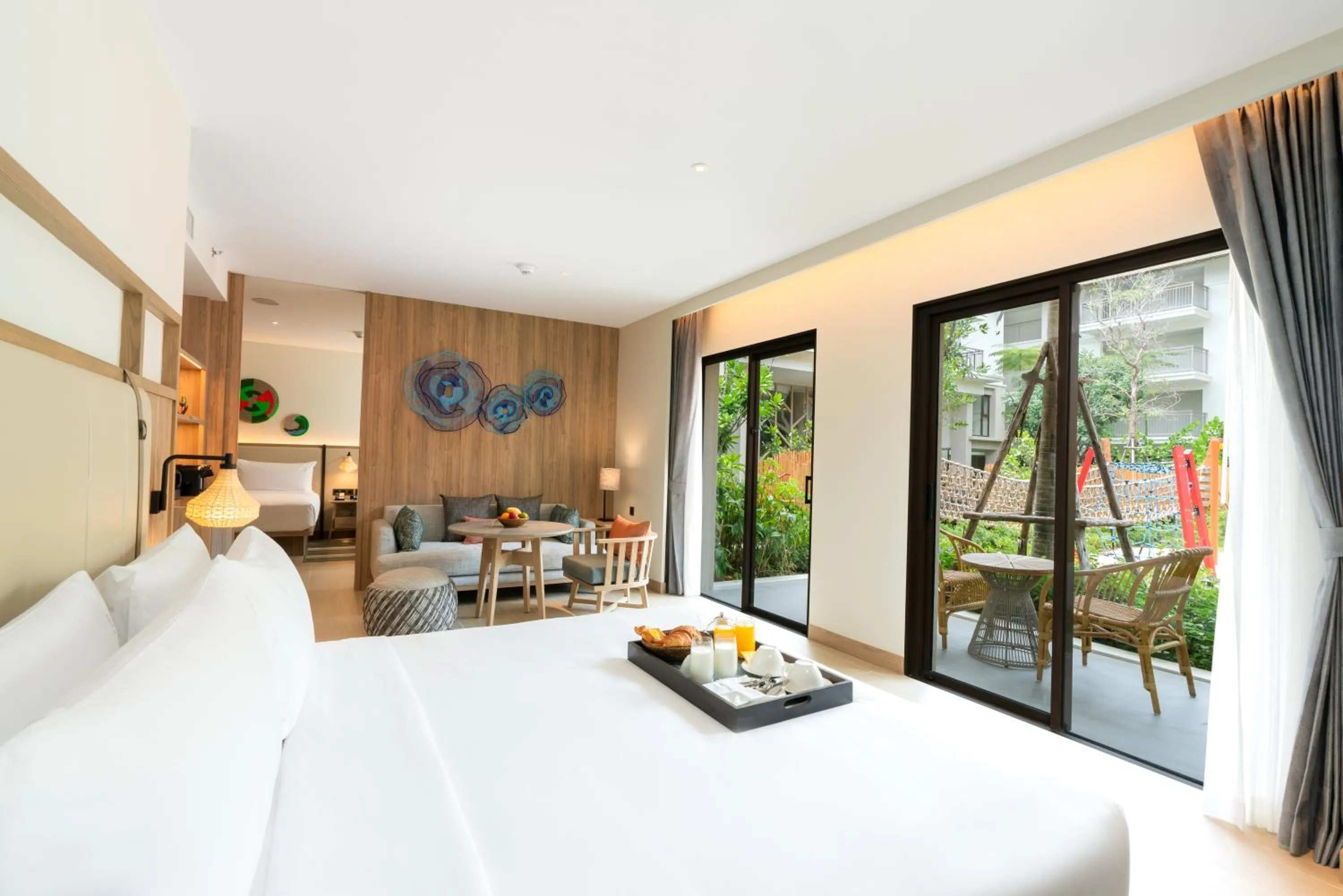 Bedroom, Bed in Holiday Inn Resort Samui Bophut Beach, an IHG Hotel