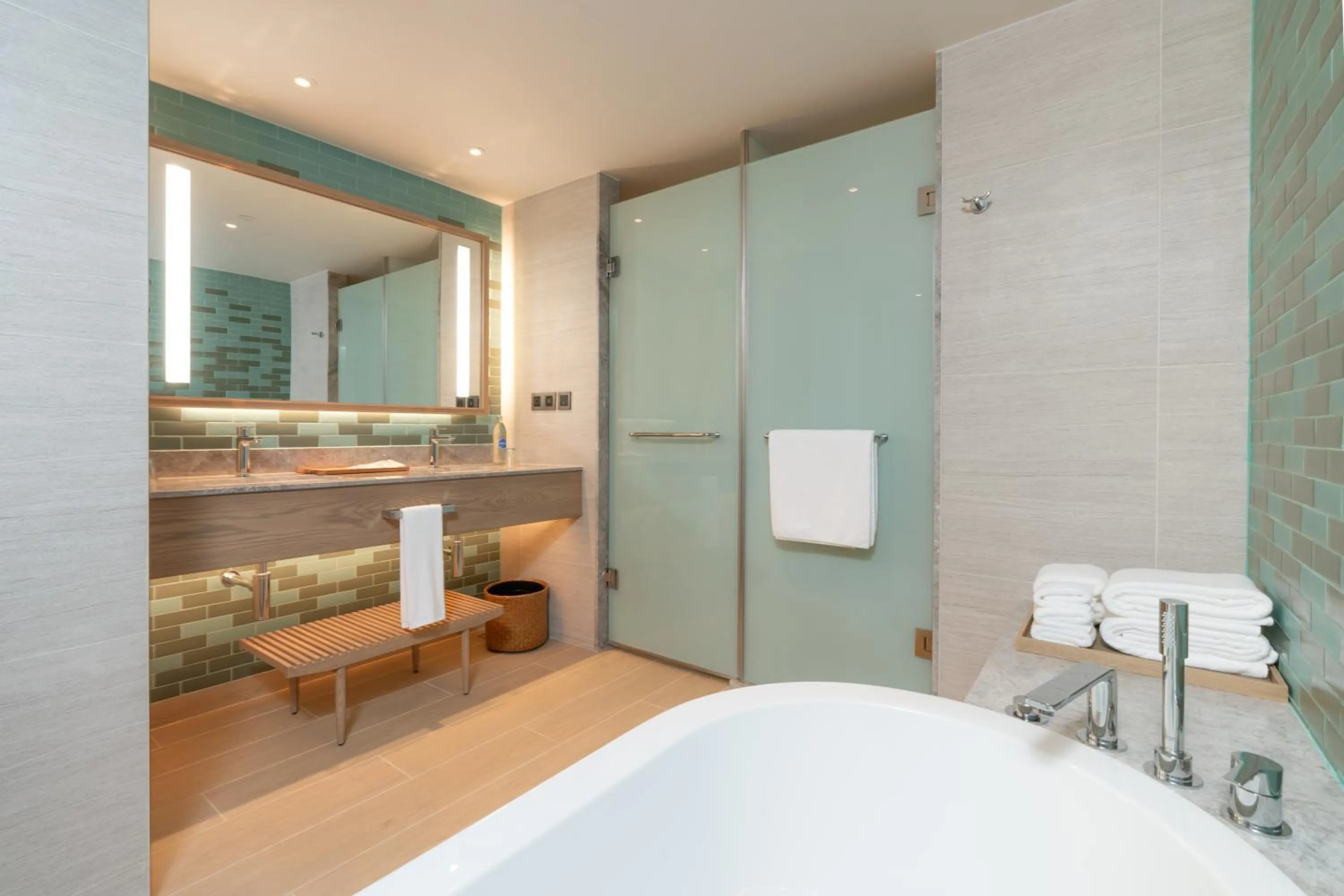 Bathroom, Bed in Holiday Inn Resort Samui Bophut Beach, an IHG Hotel