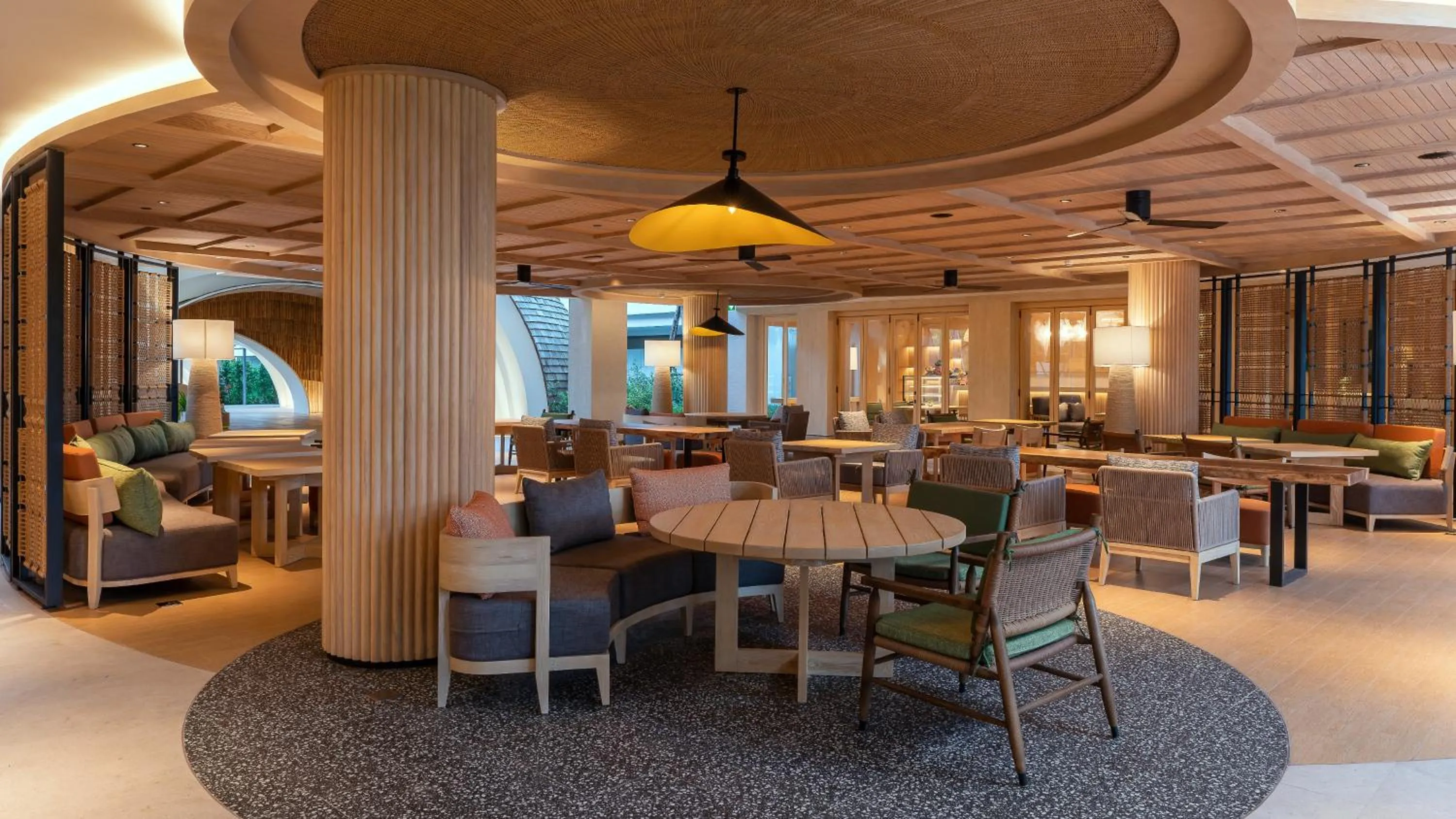 Lounge or bar in Holiday Inn Resort Samui Bophut Beach, an IHG Hotel