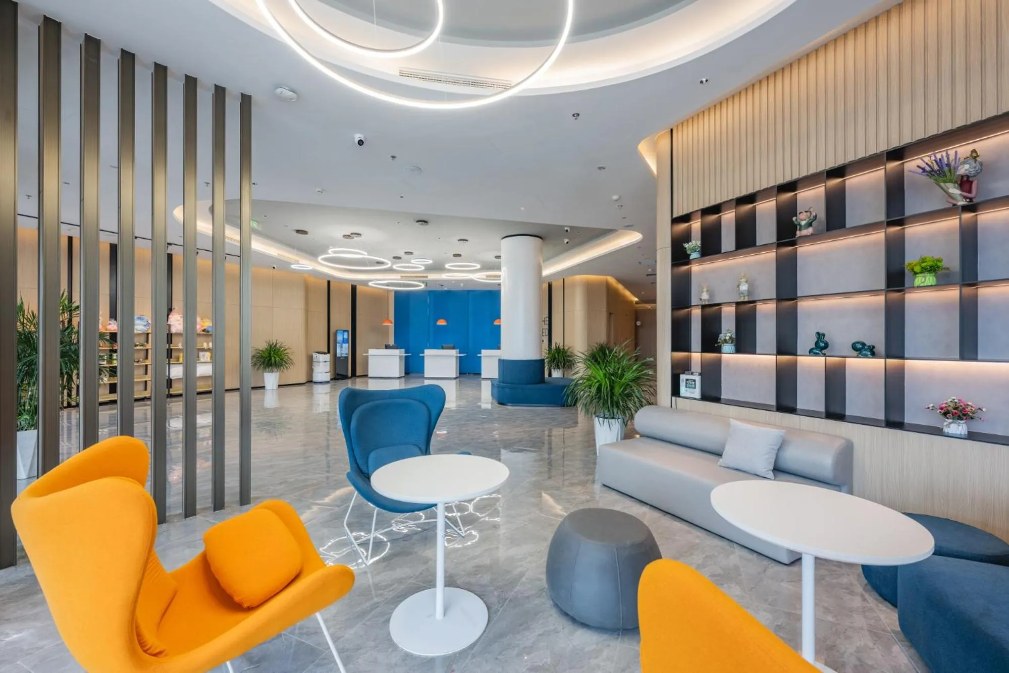 Lobby or reception in Holiday Inn Express Huludao Seaview by IHG