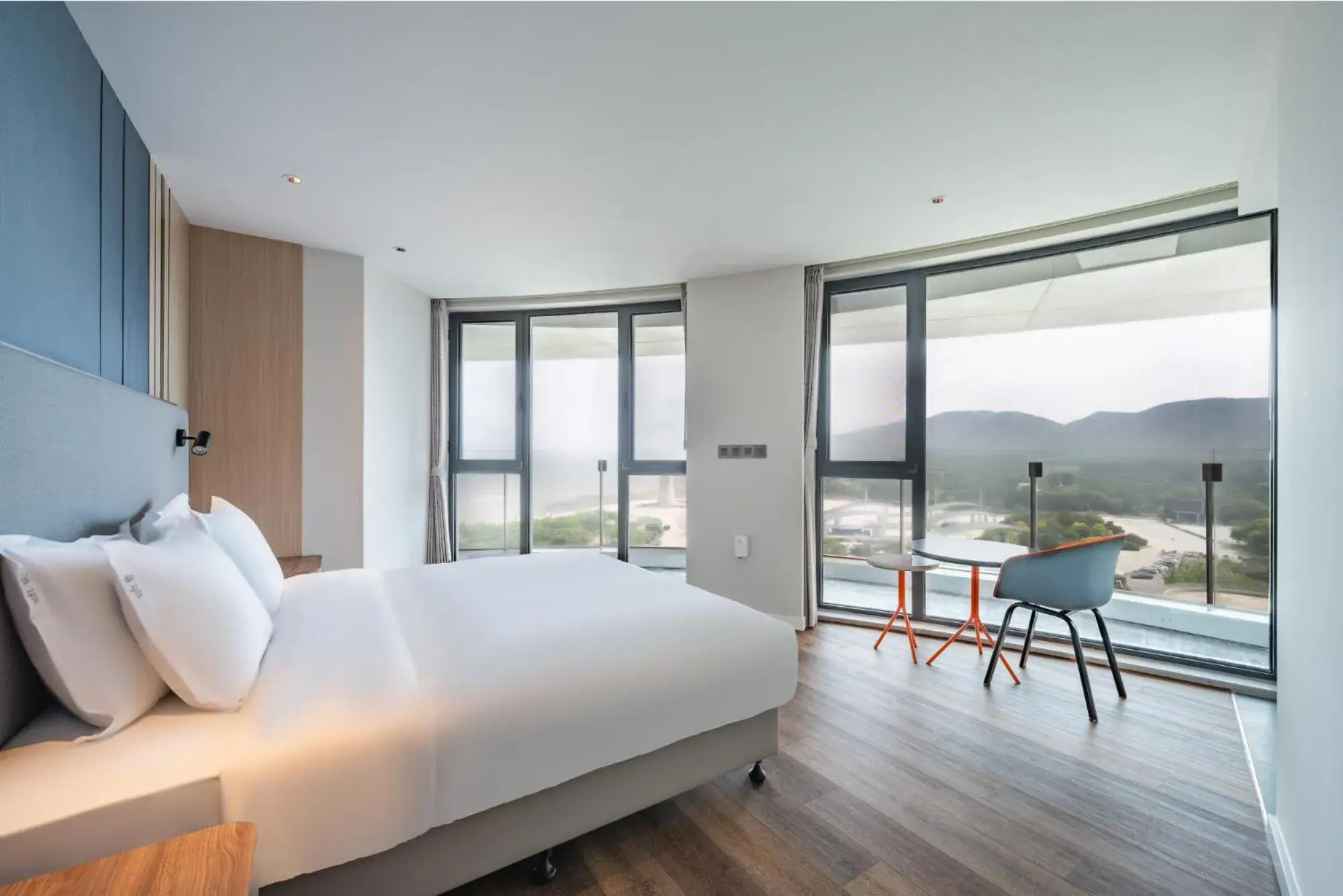 One-Bedroom Suite with Sea View in Holiday Inn Express Huludao Seaview by IHG One-Bedroom Suite with Sea View in Holiday Inn Express Huludao Seaview by IHG