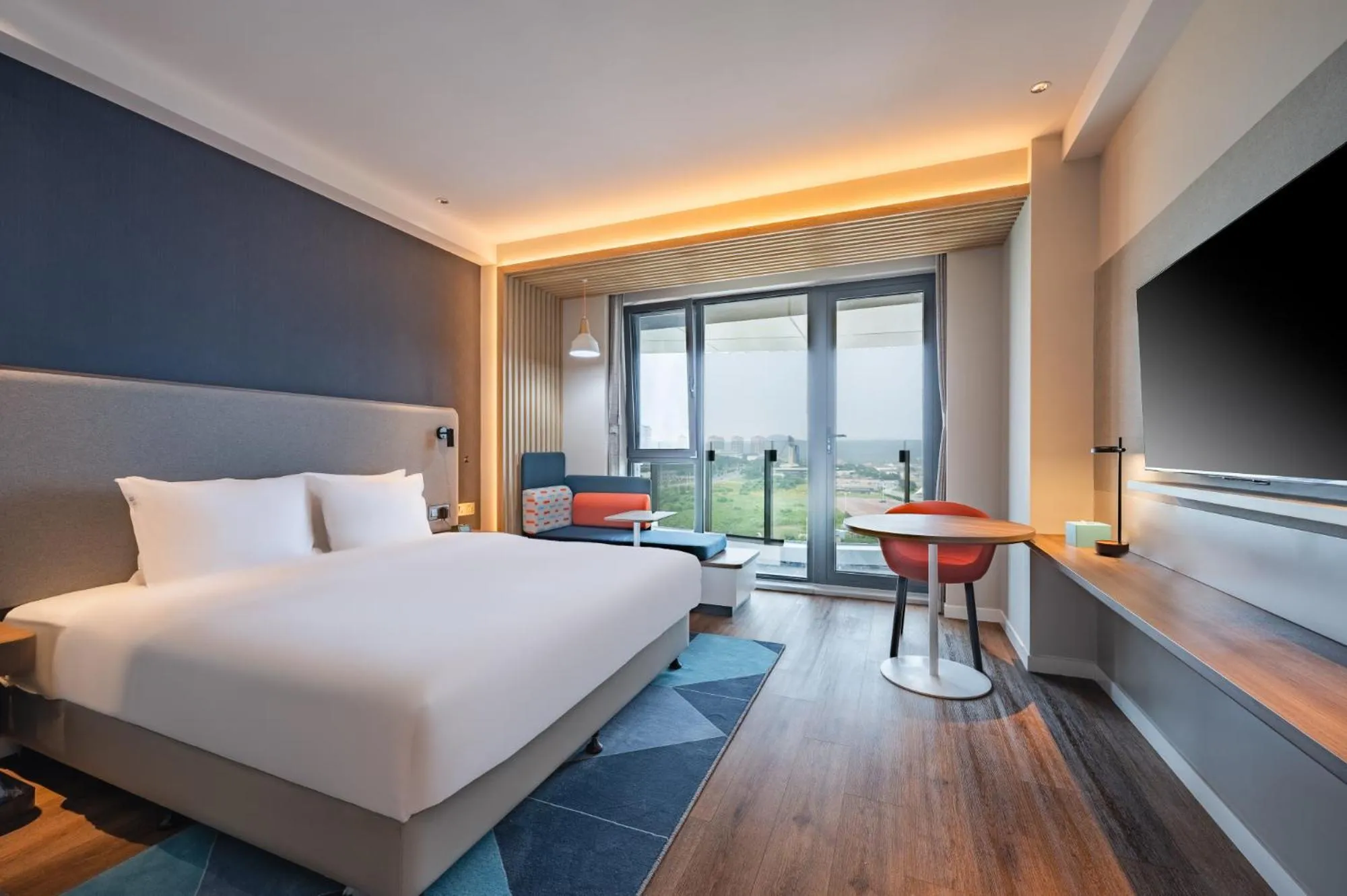 Photo of the whole room, Bed in Holiday Inn Express Huludao Seaview by IHG