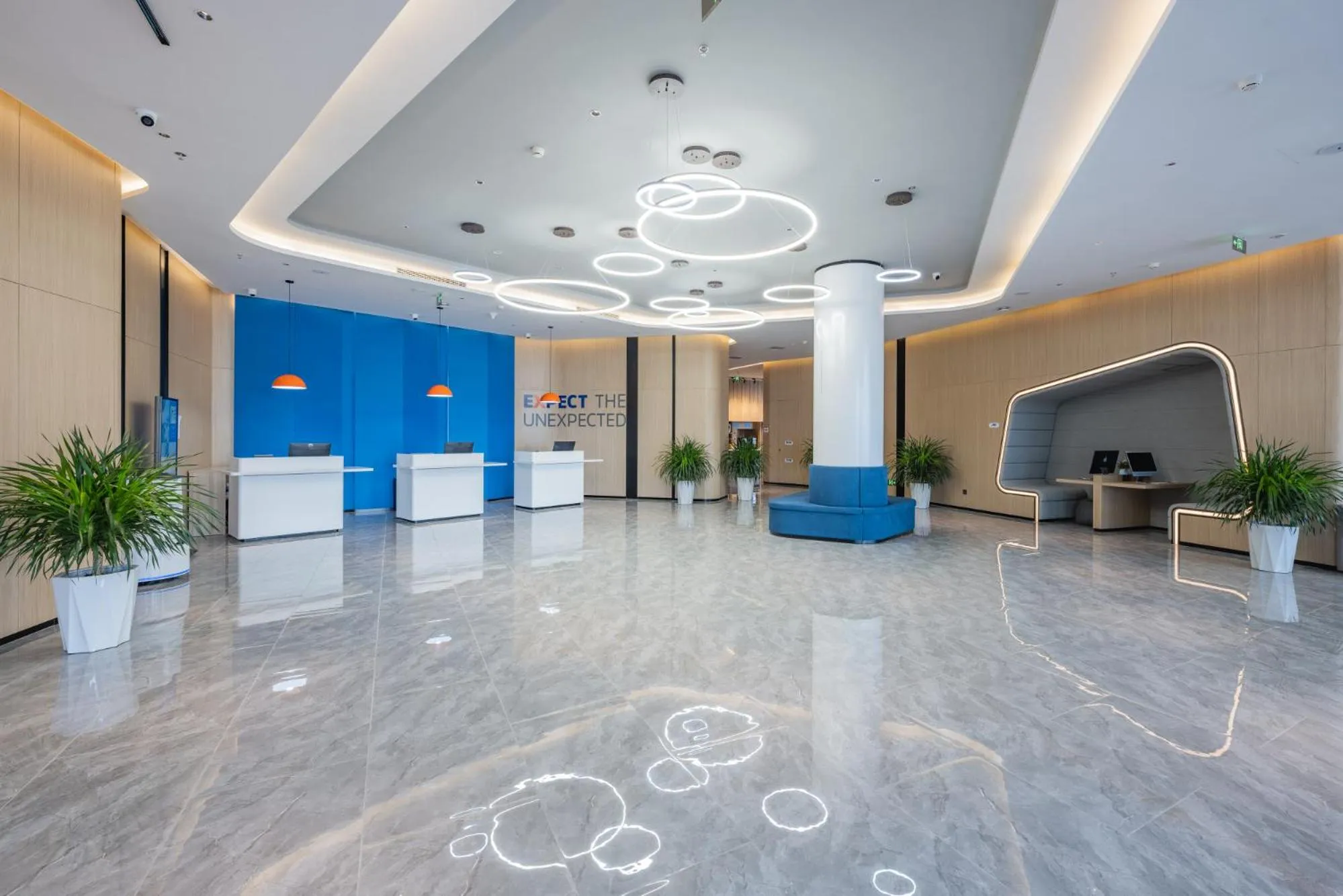 Lobby or reception in Holiday Inn Express Huludao Seaview by IHG