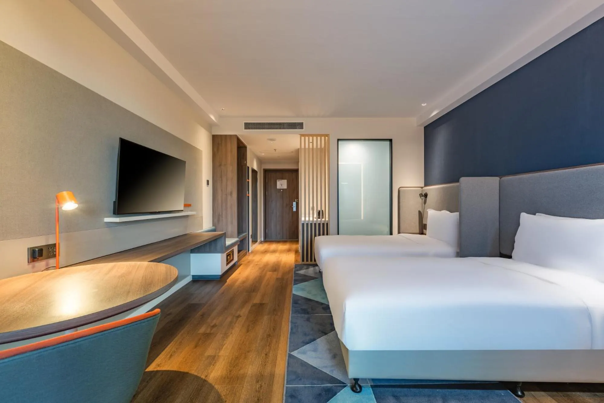 Photo of the whole room, Bed in Holiday Inn Express Huludao Seaview by IHG