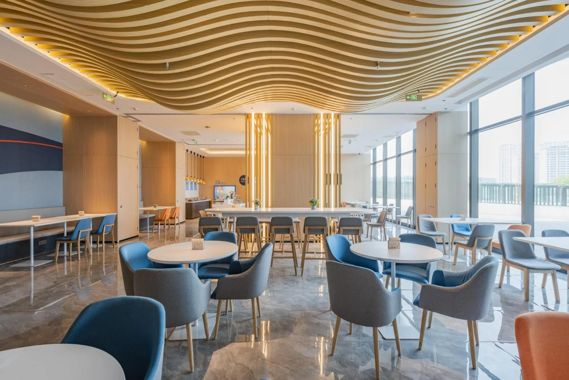 Restaurant/places to eat in Holiday Inn Express Huludao Seaview by IHG