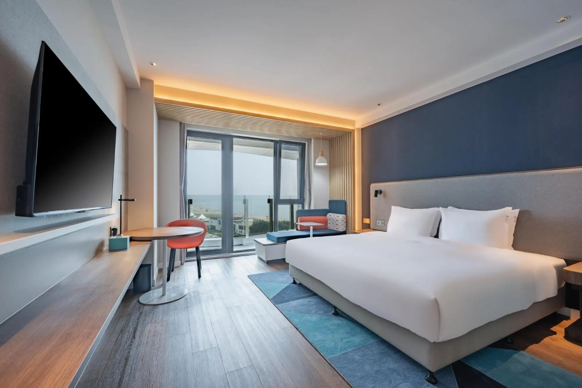 Photo of the whole room, Bed in Holiday Inn Express Huludao Seaview by IHG