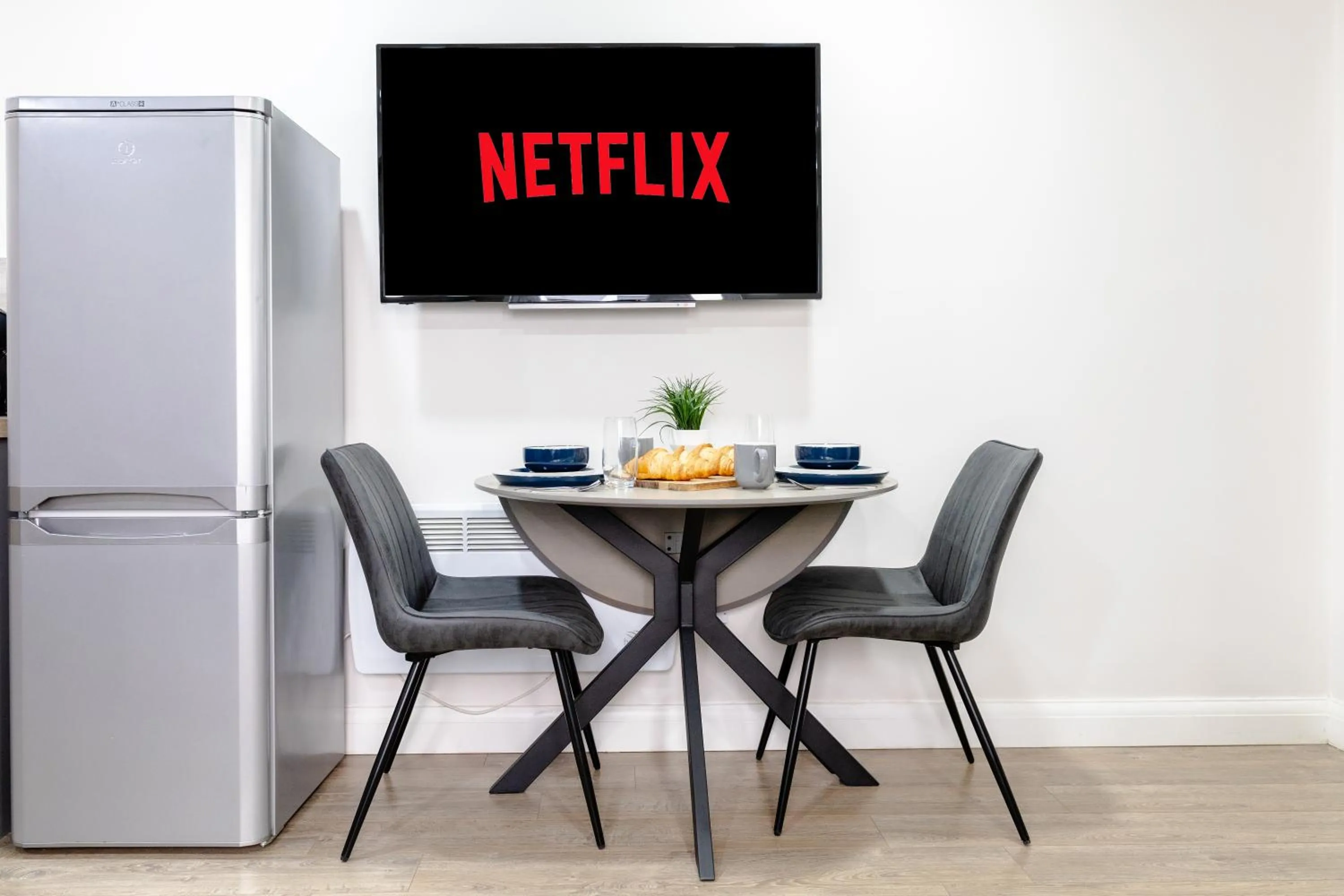 TV and multimedia in Modern Apartments Near Cardiff City Centre