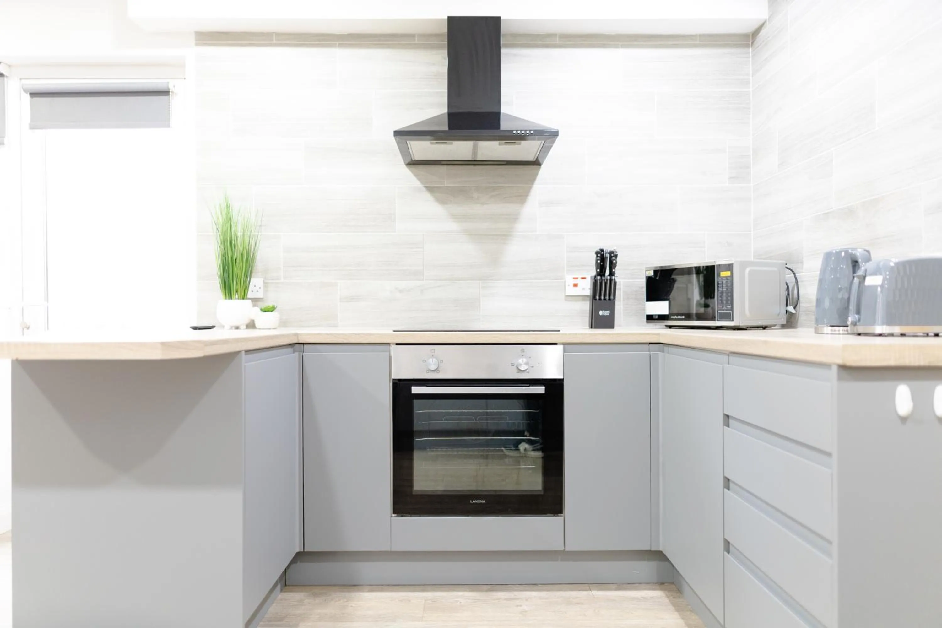 Kitchen or kitchenette in Modern Apartments Near Cardiff City Centre