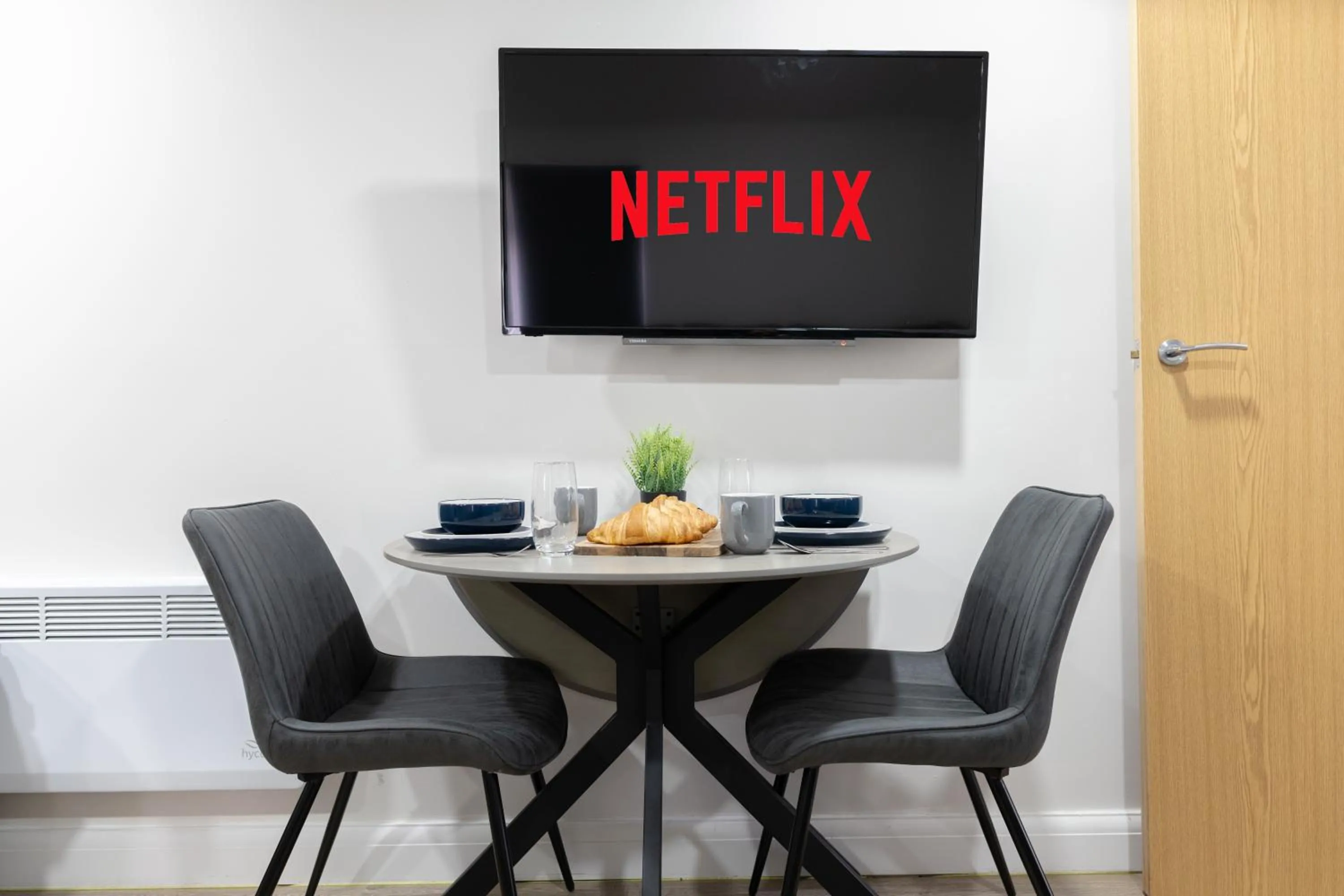 TV and multimedia in Modern Apartments Near Cardiff City Centre