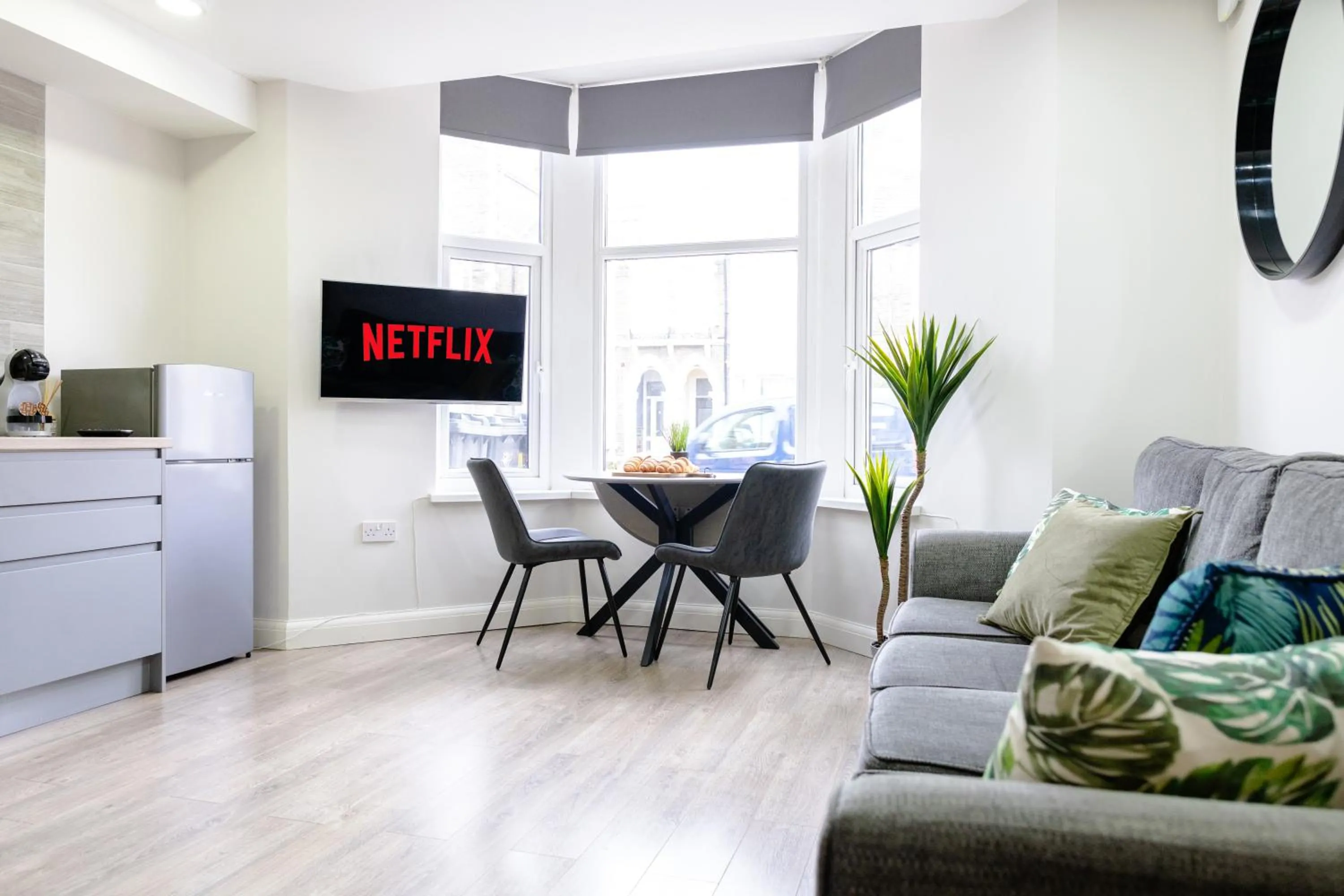 TV and multimedia in Modern Apartments Near Cardiff City Centre