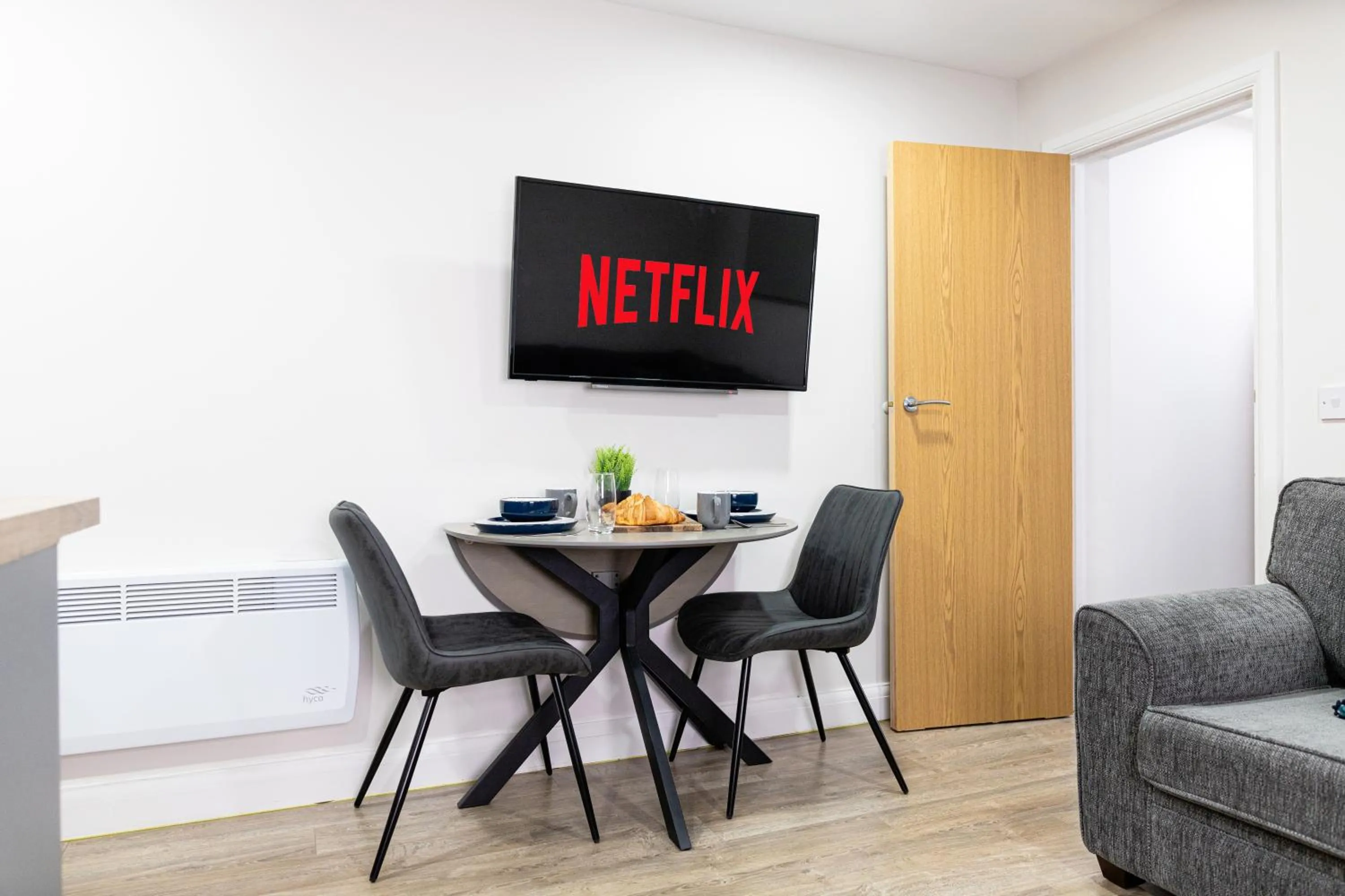 TV and multimedia in Modern Apartments Near Cardiff City Centre