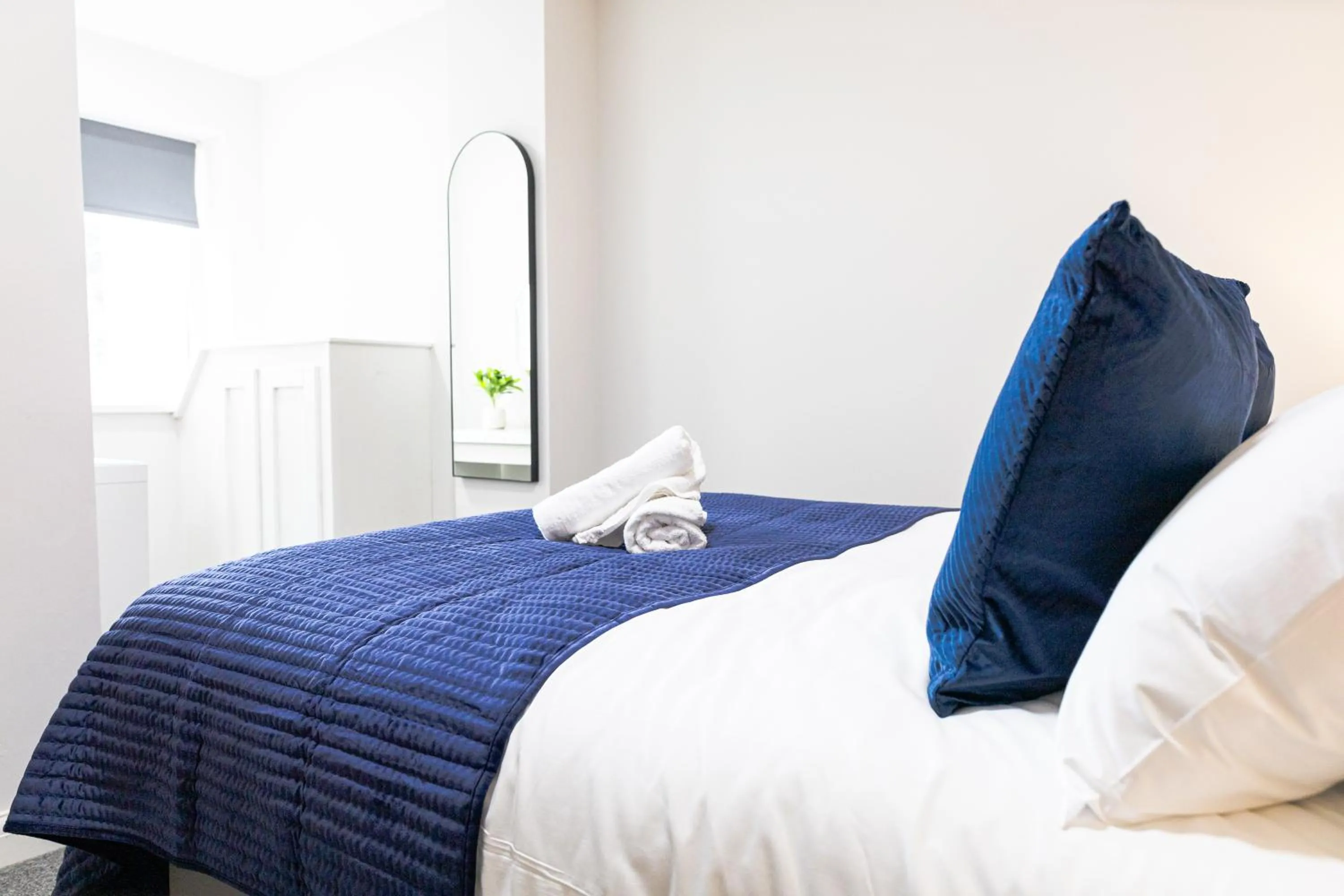 Bed in Modern Apartments Near Cardiff City Centre