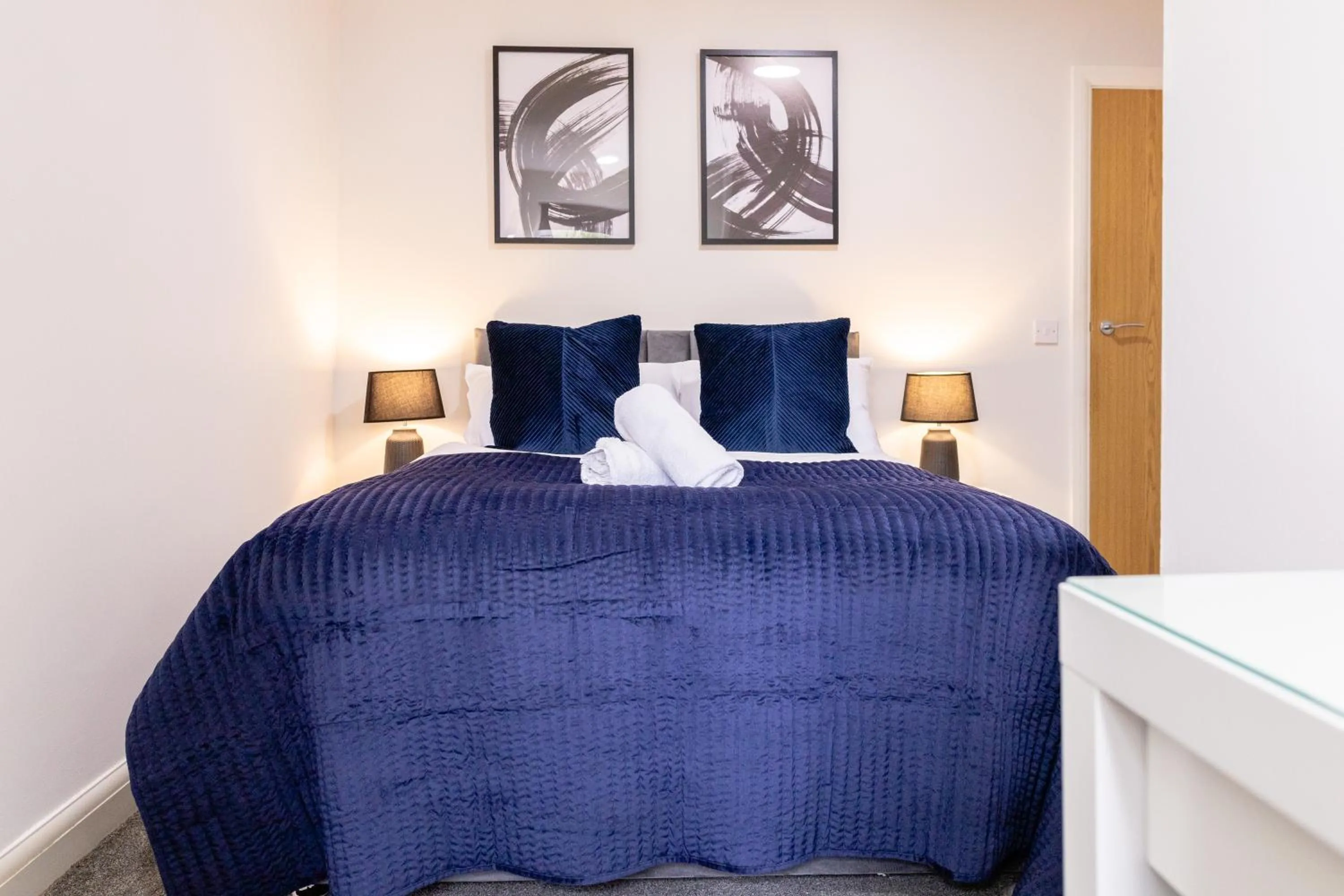 Bed in Modern Apartments Near Cardiff City Centre