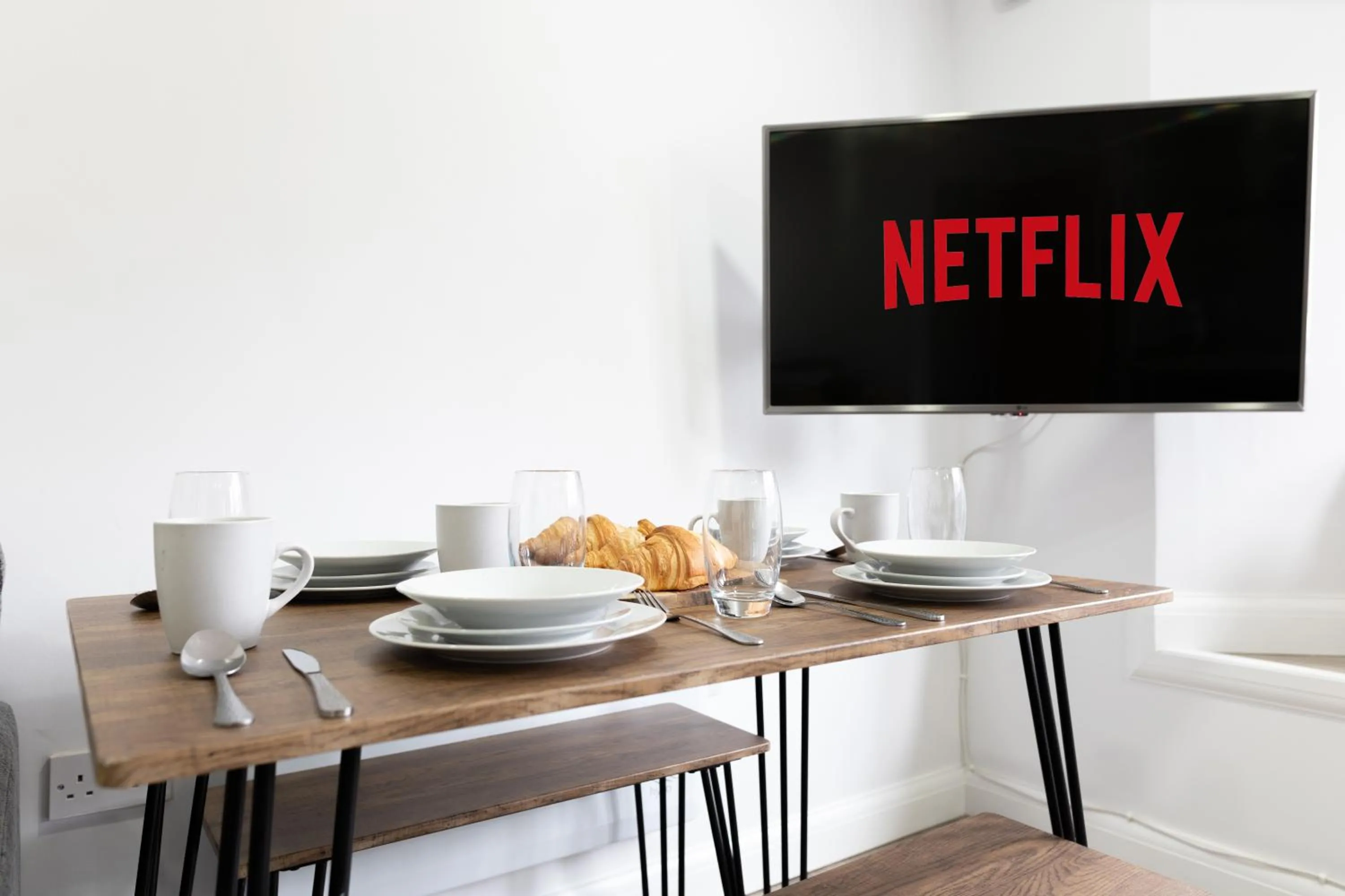 TV and multimedia in Modern Apartments Near Cardiff City Centre