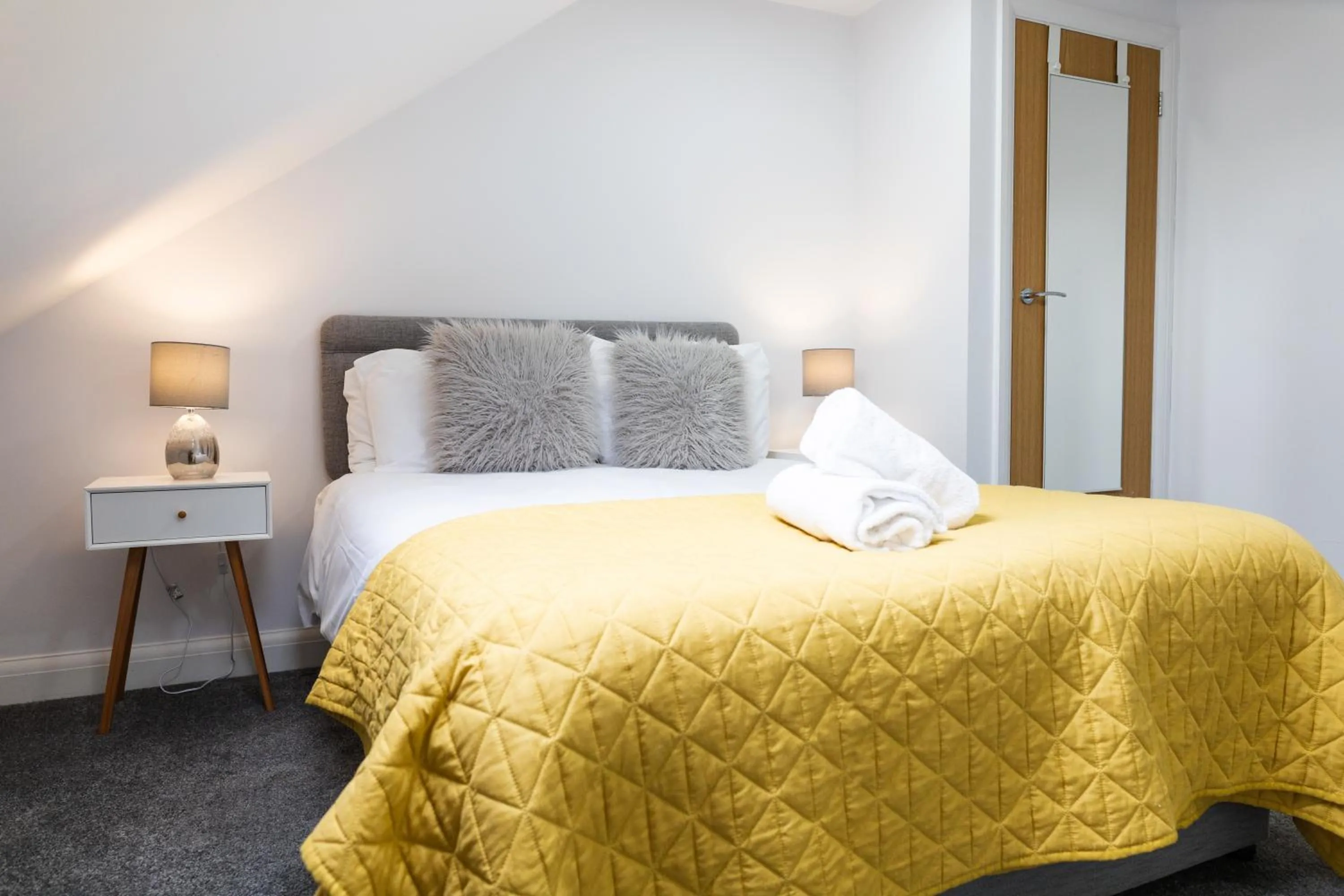 Bed in Modern Apartments Near Cardiff City Centre