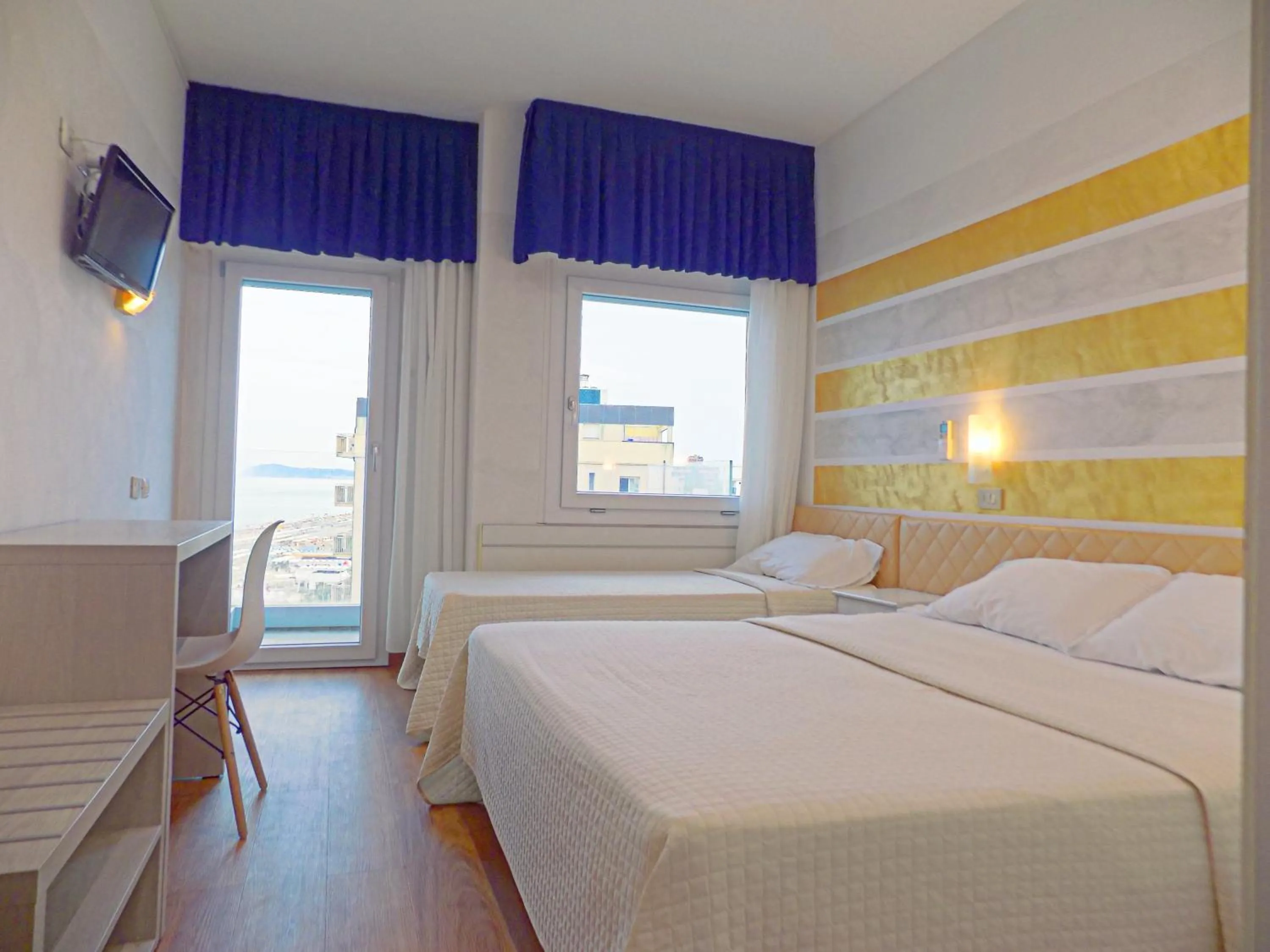 Photo of the whole room, Bed in Hotel Diplomatic