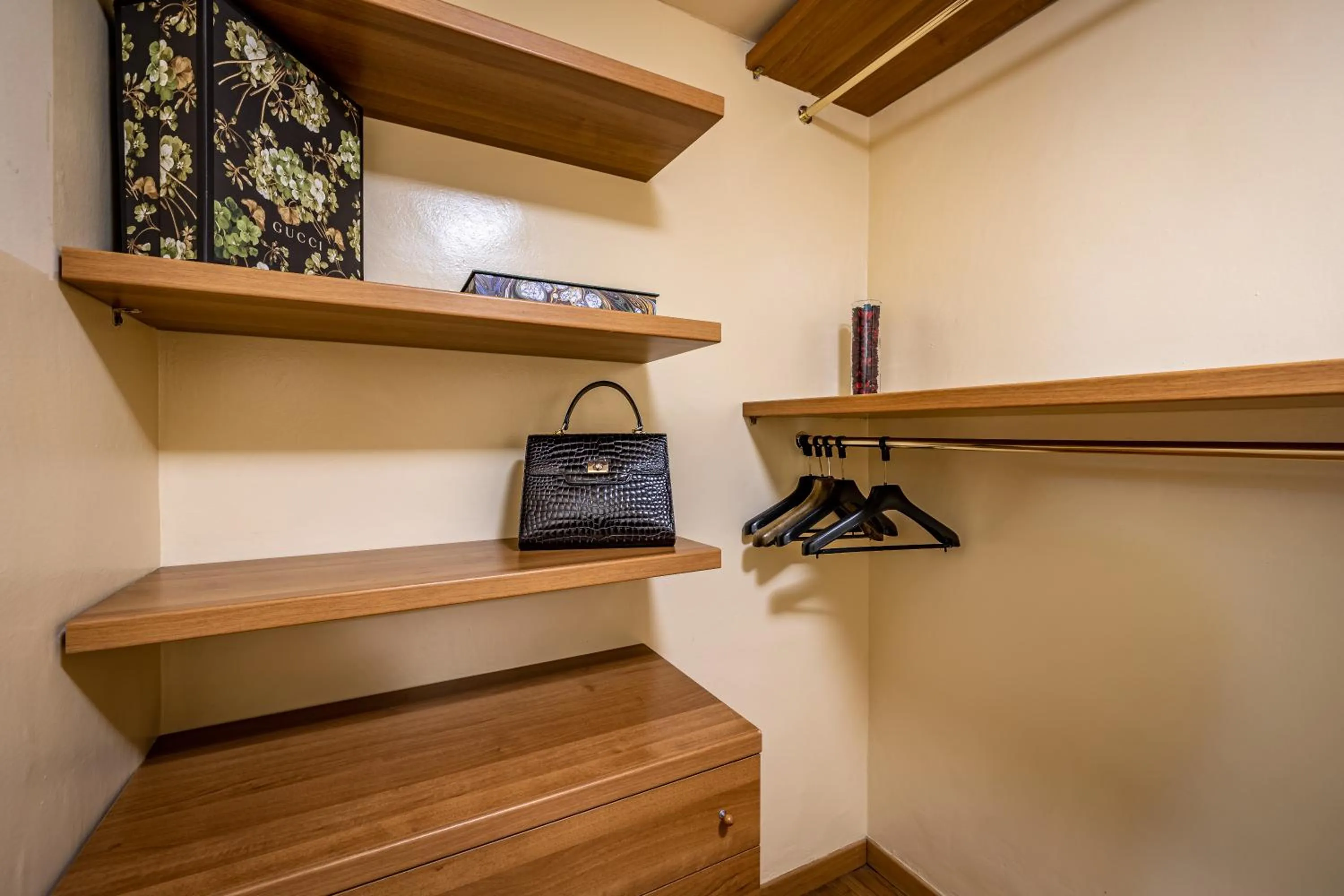 wardrobe in Palazzo Gamba Apartments al Duomo