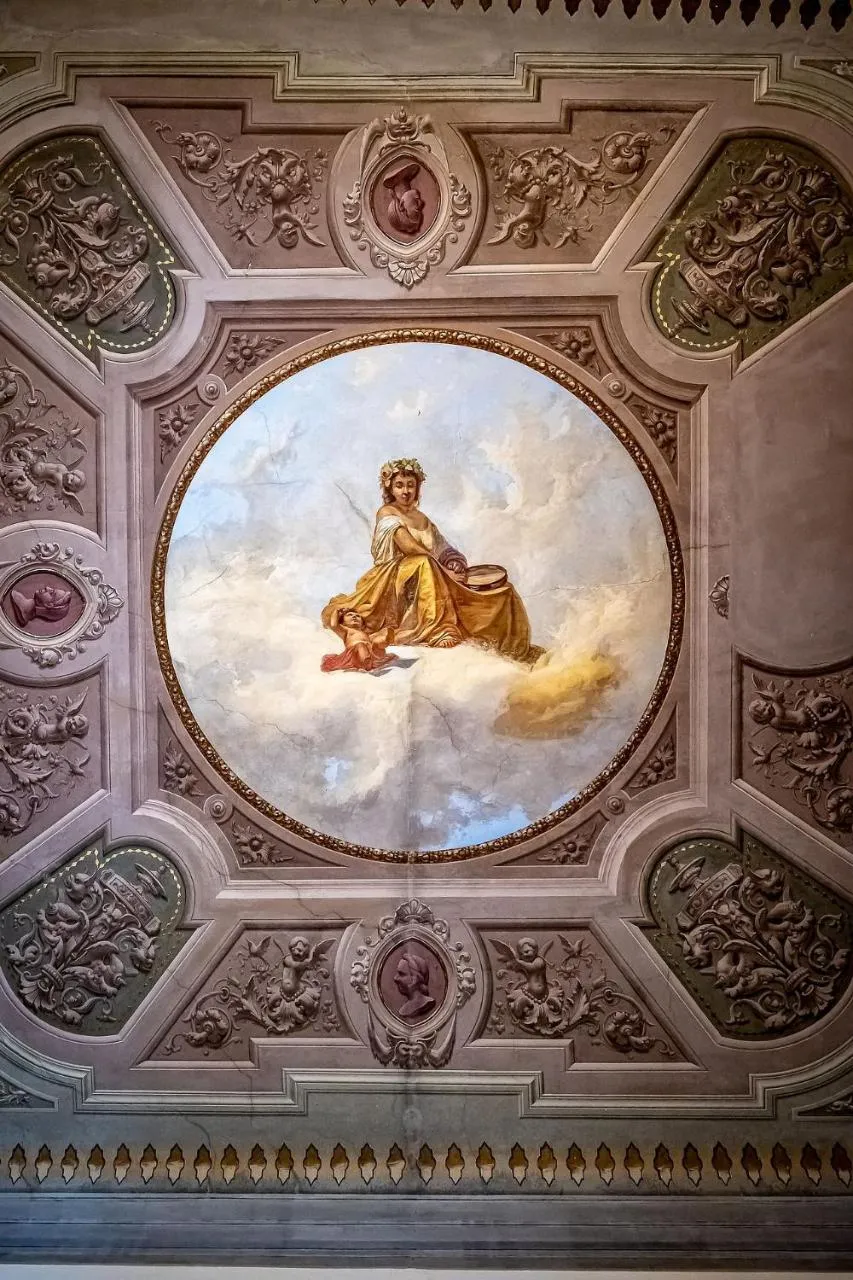 Decorative detail in Palazzo Gamba Apartments al Duomo