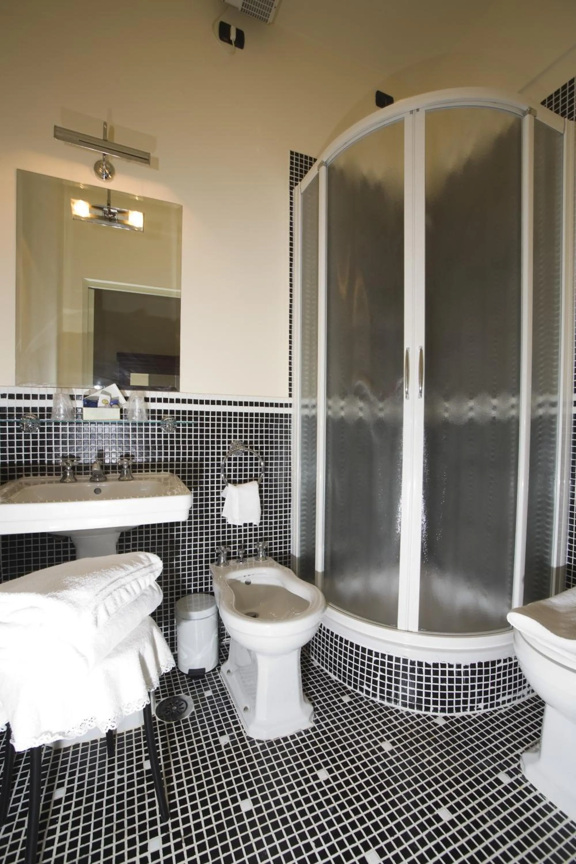 Bathroom in Palazzo Gamba Apartments al Duomo